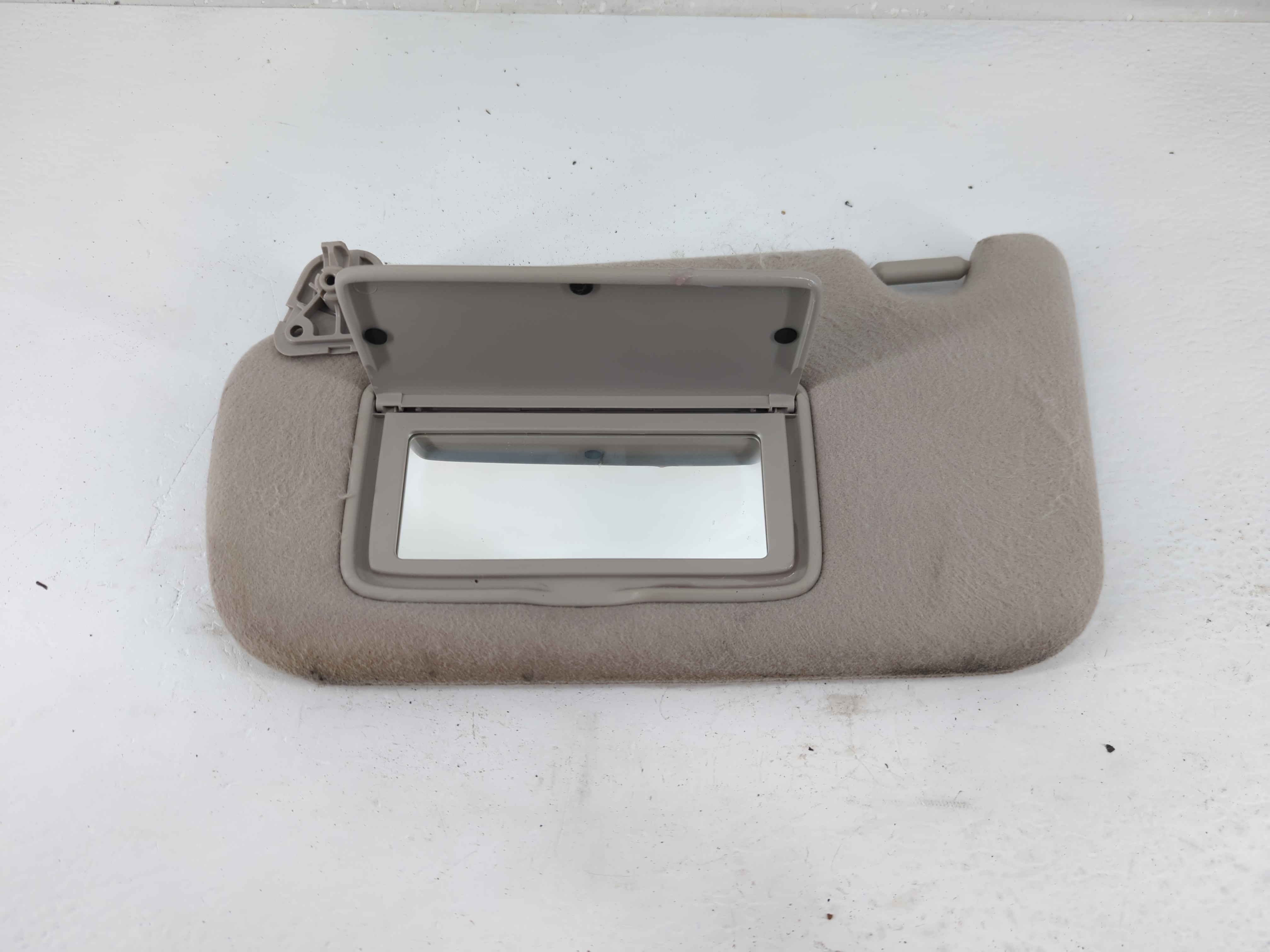 2013-2019 Nissan Sentra Driver Sun Visor Mirror Left Sunvisor Gray 1216899 - Oemusedautoparts1.com
