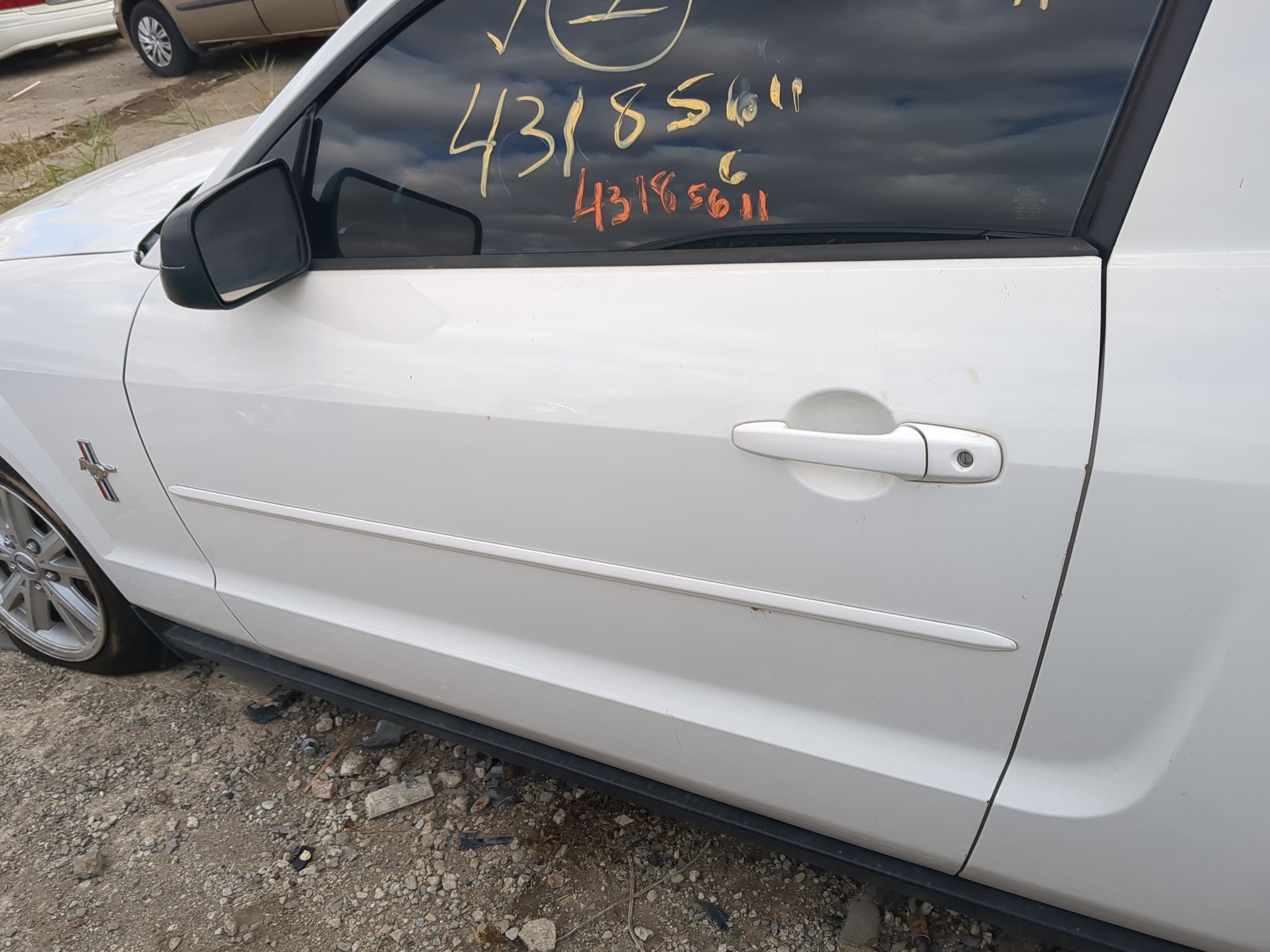 2005-2009 Ford Mustang Driver Front Door Oem 1217208 - Oemusedautoparts1.com