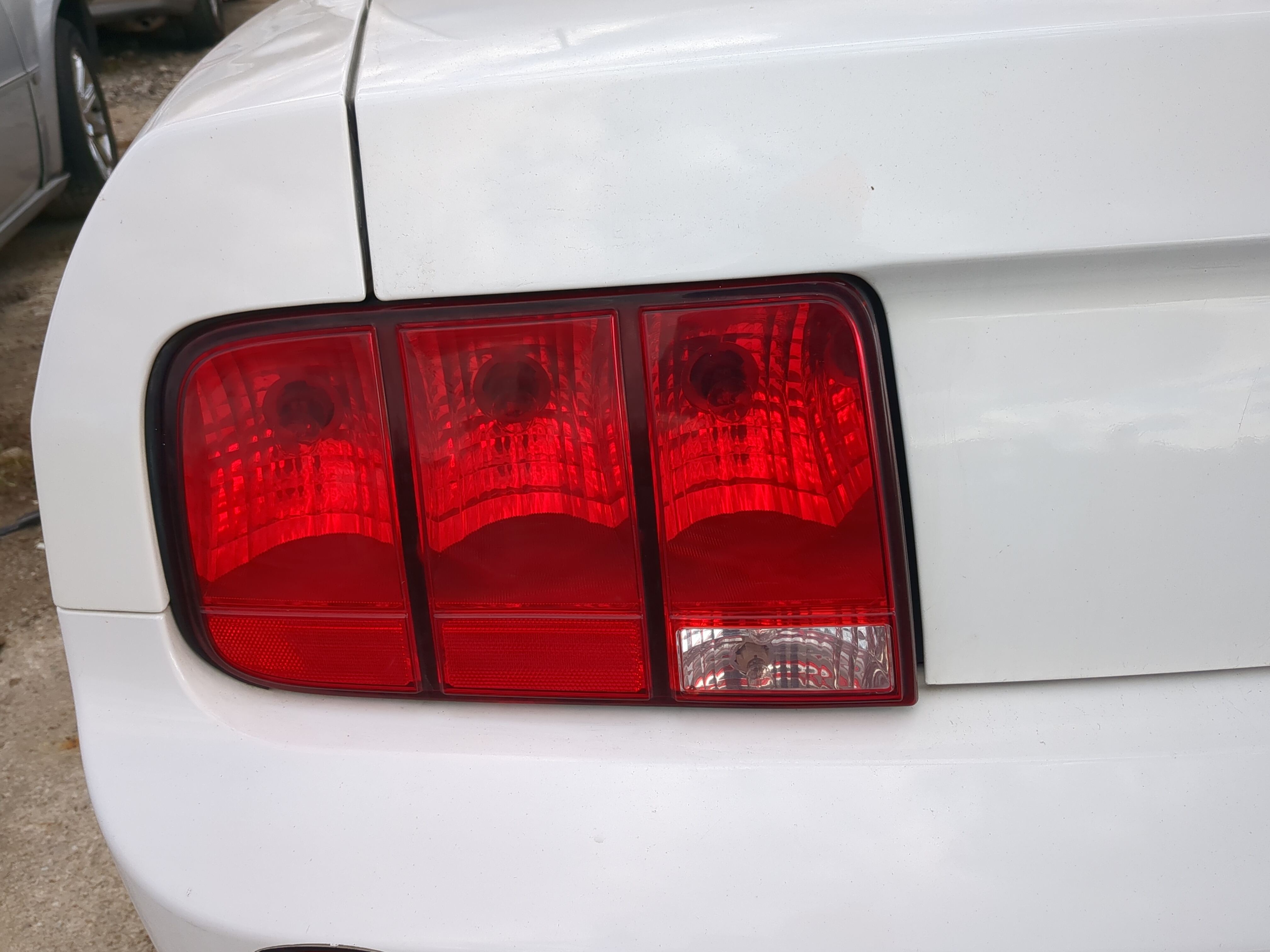 2005-2009 Ford Mustang Driver Left Side Tail Light Taillight Oem 1217260 - Oemusedautoparts1.com