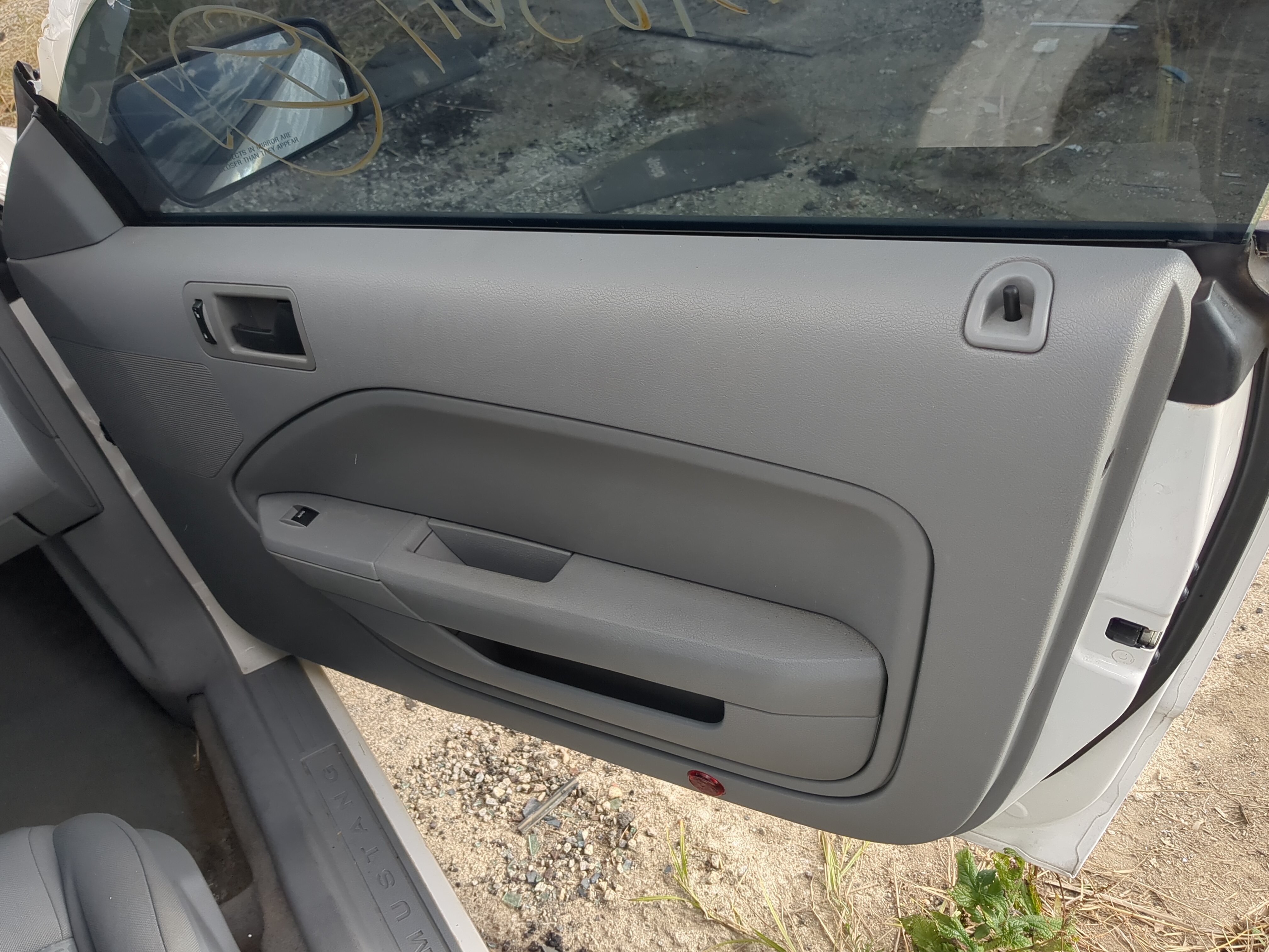 2007 Ford Mustang Front Right Passenger Interior Door Panel Trim 1217271 - Oemusedautoparts1.com