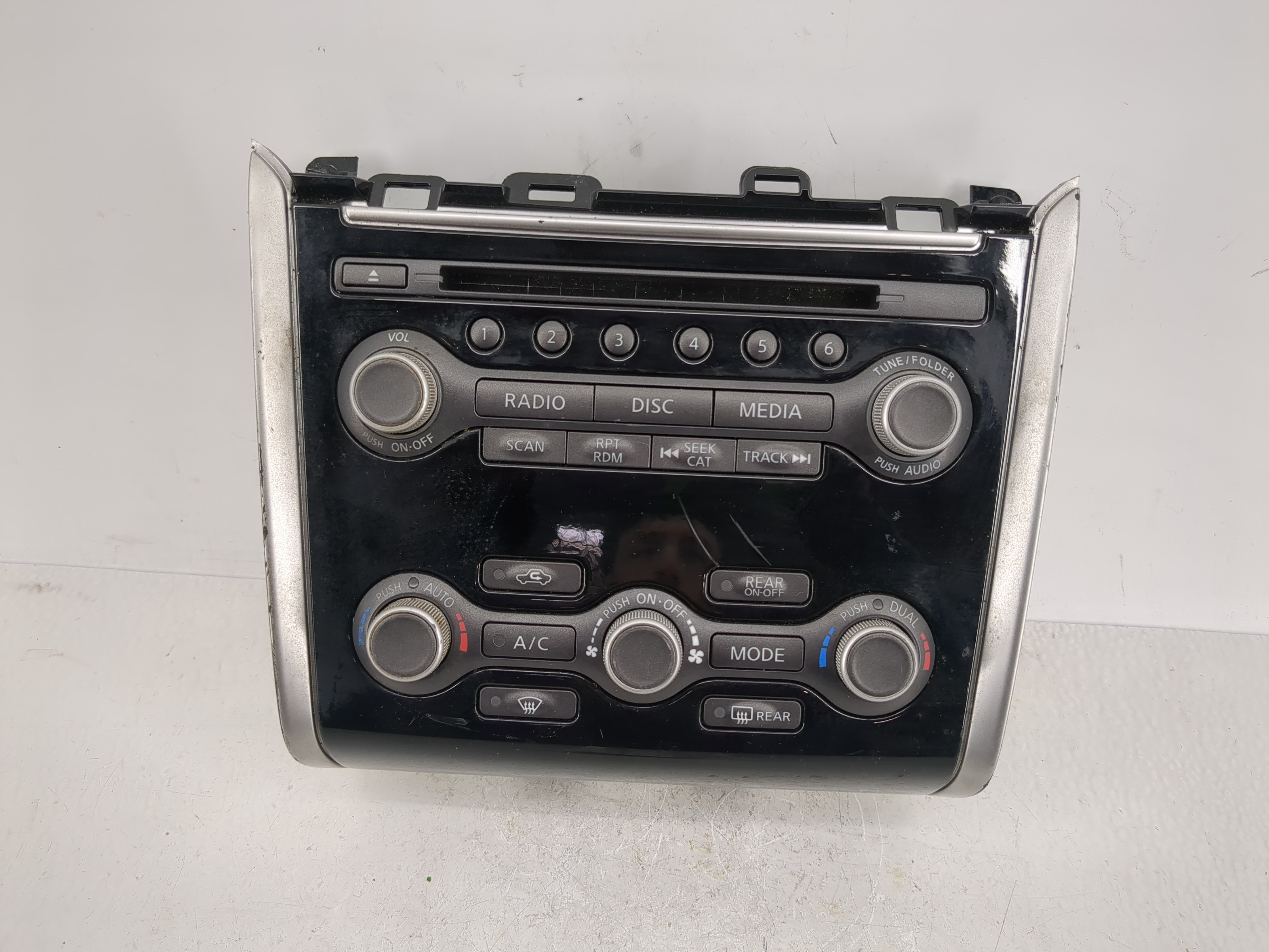 2017-2020 Infiniti Qx60 Am Fm Cd Player Radio Receiver 1217461 - Oemusedautoparts1.com