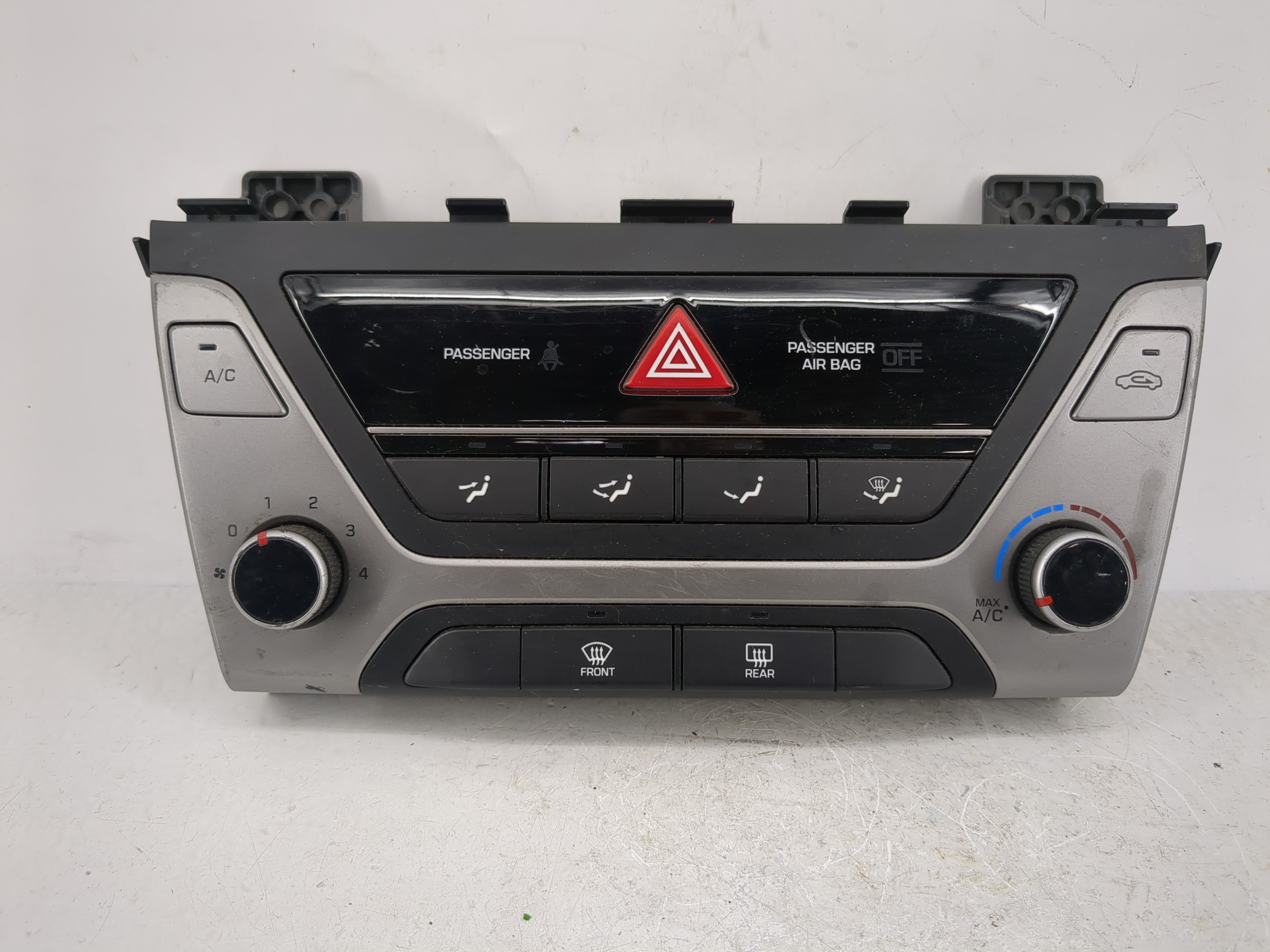 Picture of 2017-2018 Hyundai Elantra Ac Heater Roof Climate Control 97250-f2xxx 1217481