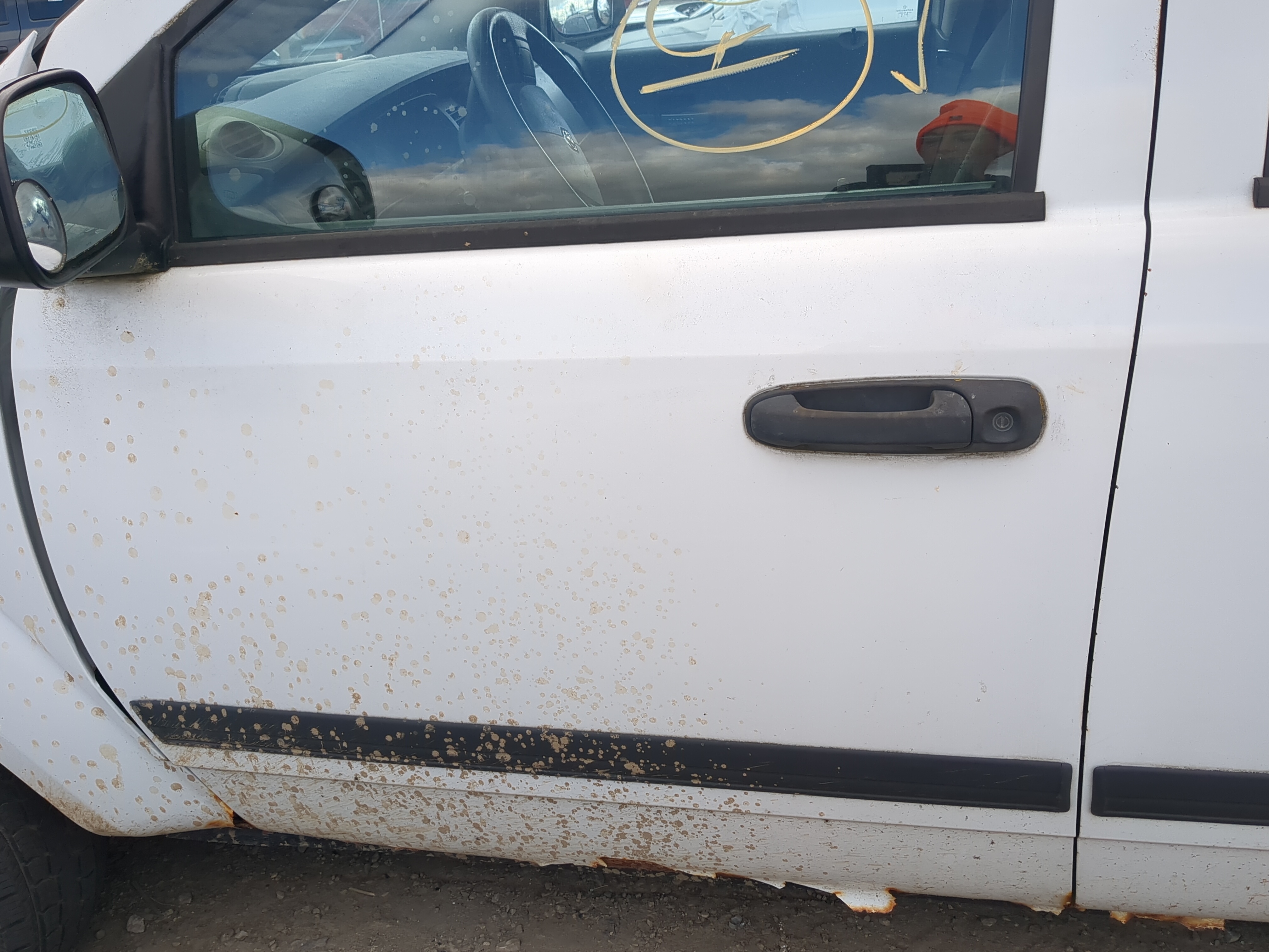 2004-2009 Dodge Durango Driver Front Door Oem 1217527 - Oemusedautoparts1.com