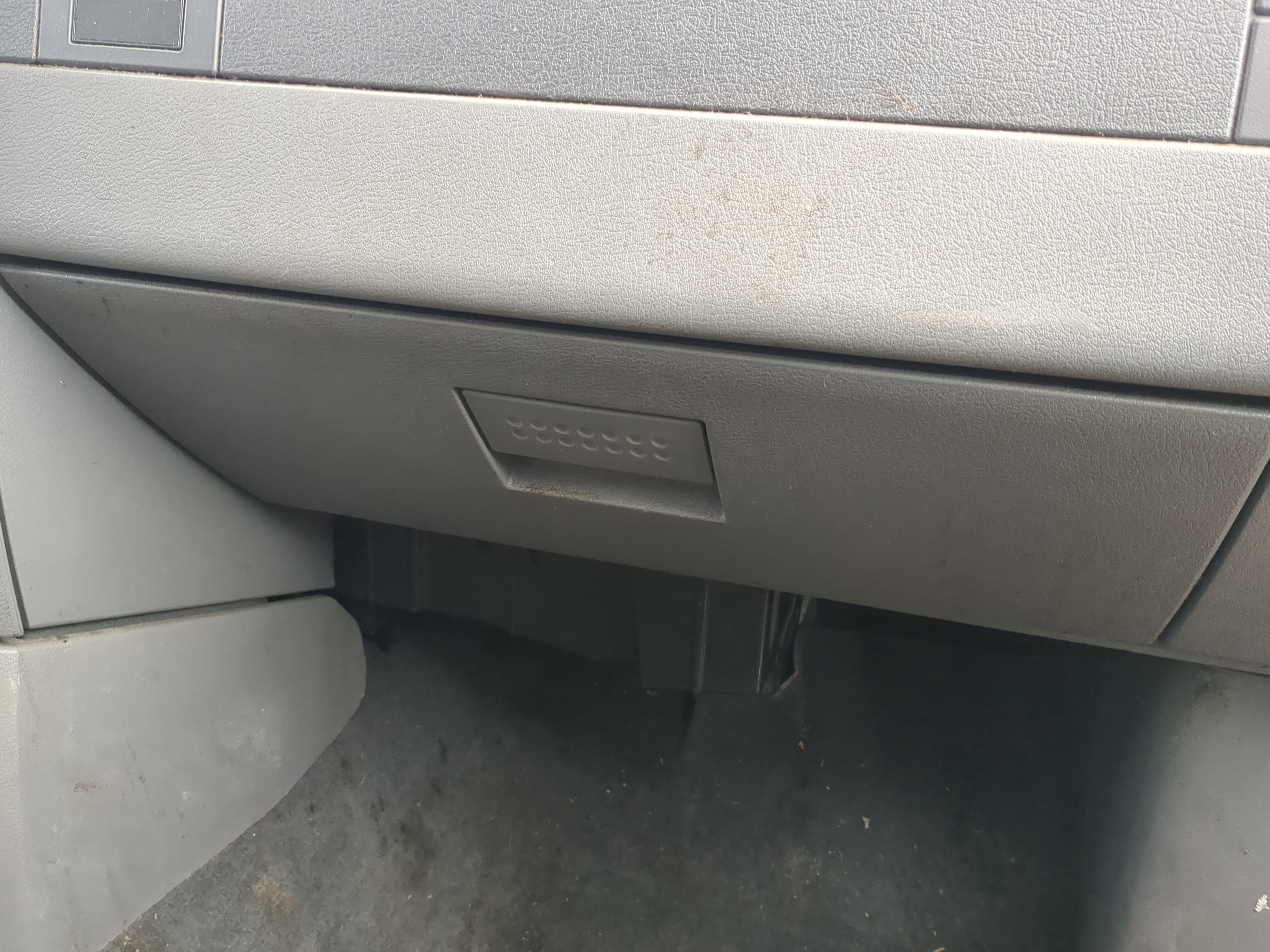 2006 Dodge Durango Passenger Glove Box Door Storage Compartment 1217614 - Oemusedautoparts1.com