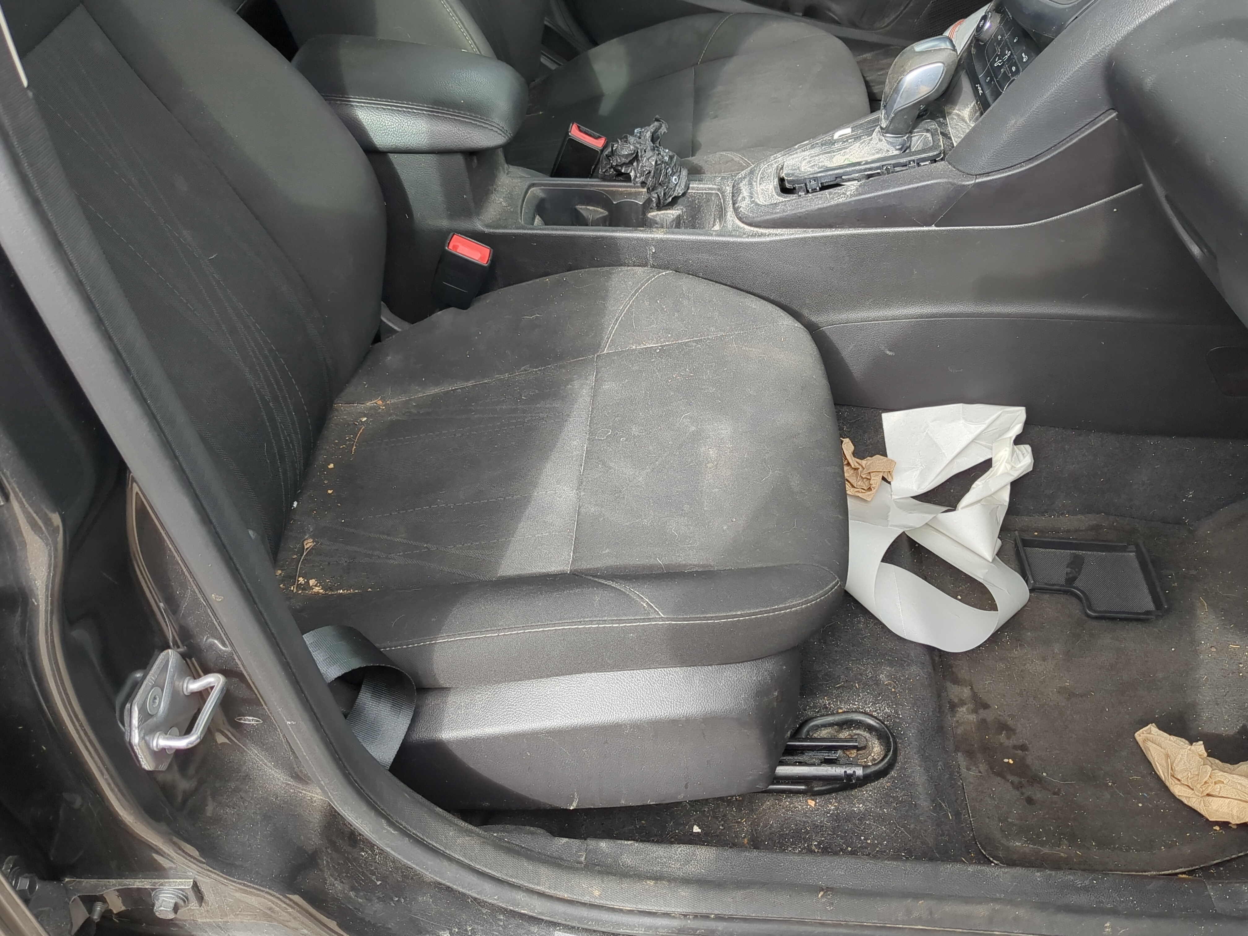 2015-2018 Ford Focus Passenger Front Seat Oem 1217747 - Oemusedautoparts1.com