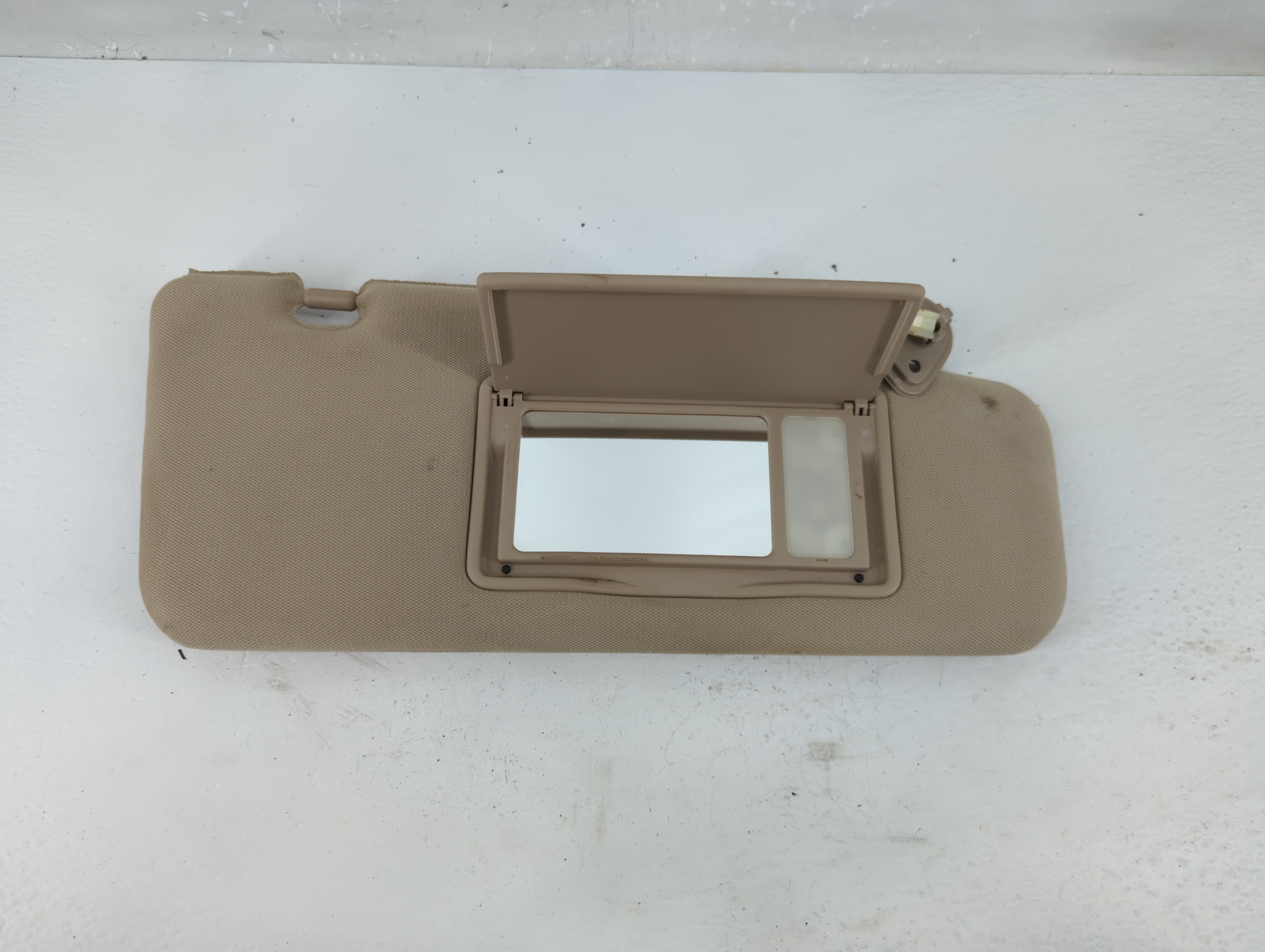 2006-2007 Nissan Murano Passenger Sun Visor Mirror Right Sunvisor Beige 1217837 - Oemusedautoparts1.com