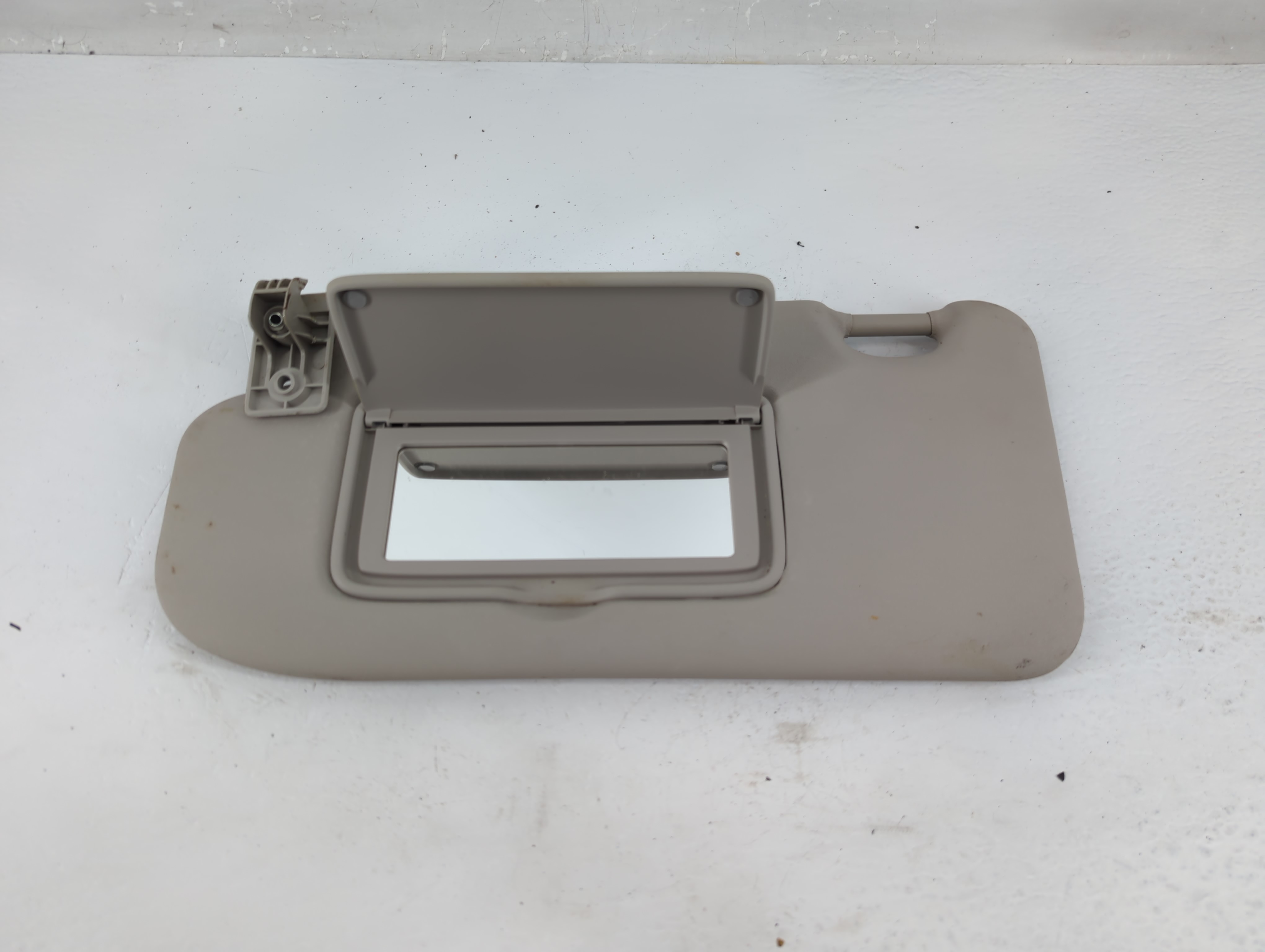 2019-2022 Nissan Rogue Sport Driver Sun Visor Mirror Left Sunvisor Gray 1217838 - Oemusedautoparts1.com