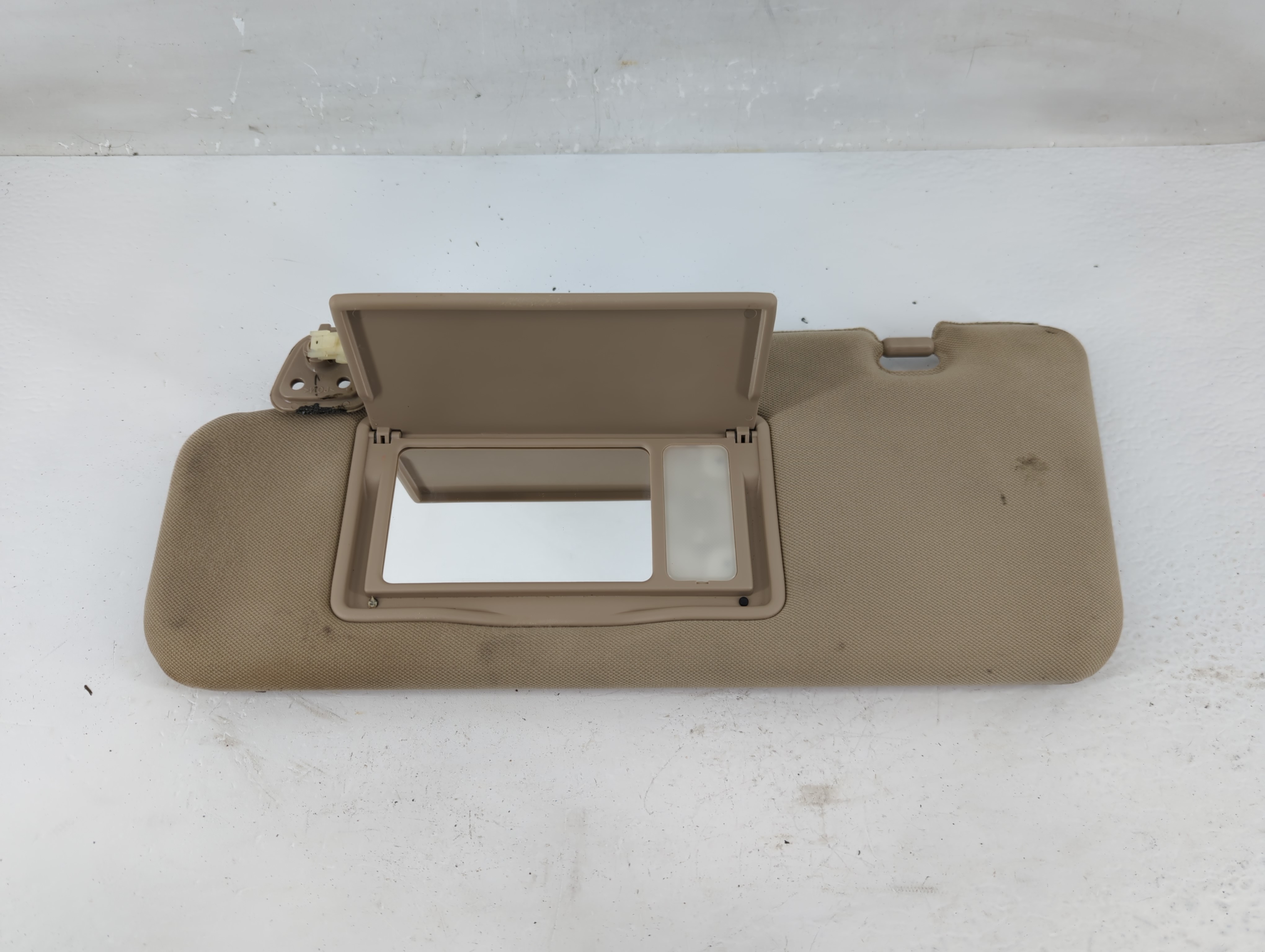 2006-2007 Nissan Murano Driver Sun Visor Mirror Left Sunvisor Beige 1217843 - Oemusedautoparts1.com