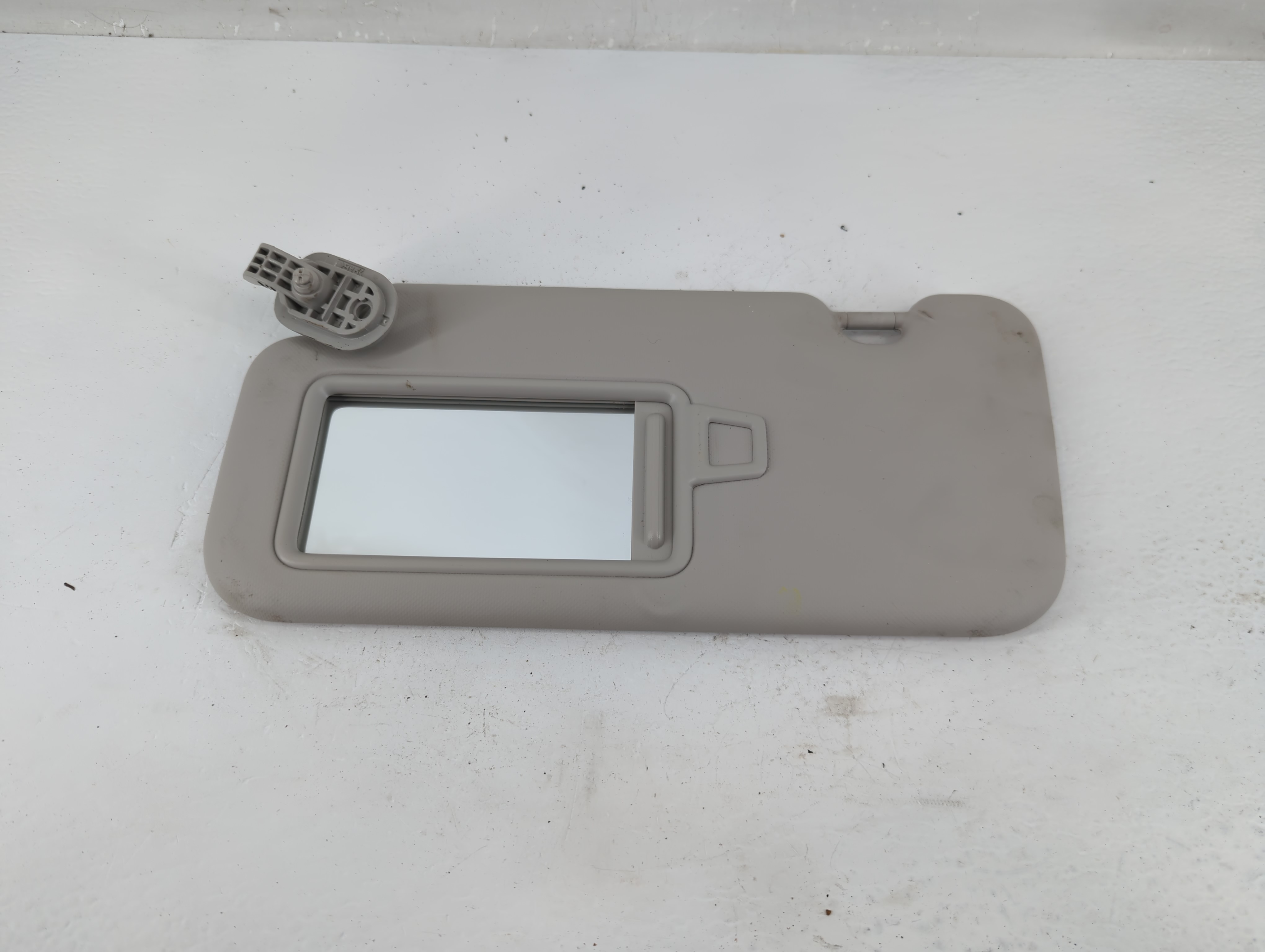 2020-2020 Hyundai Venue Driver Sun Visor Mirror Left Sunvisor Gray 1217844 - Oemusedautoparts1.com