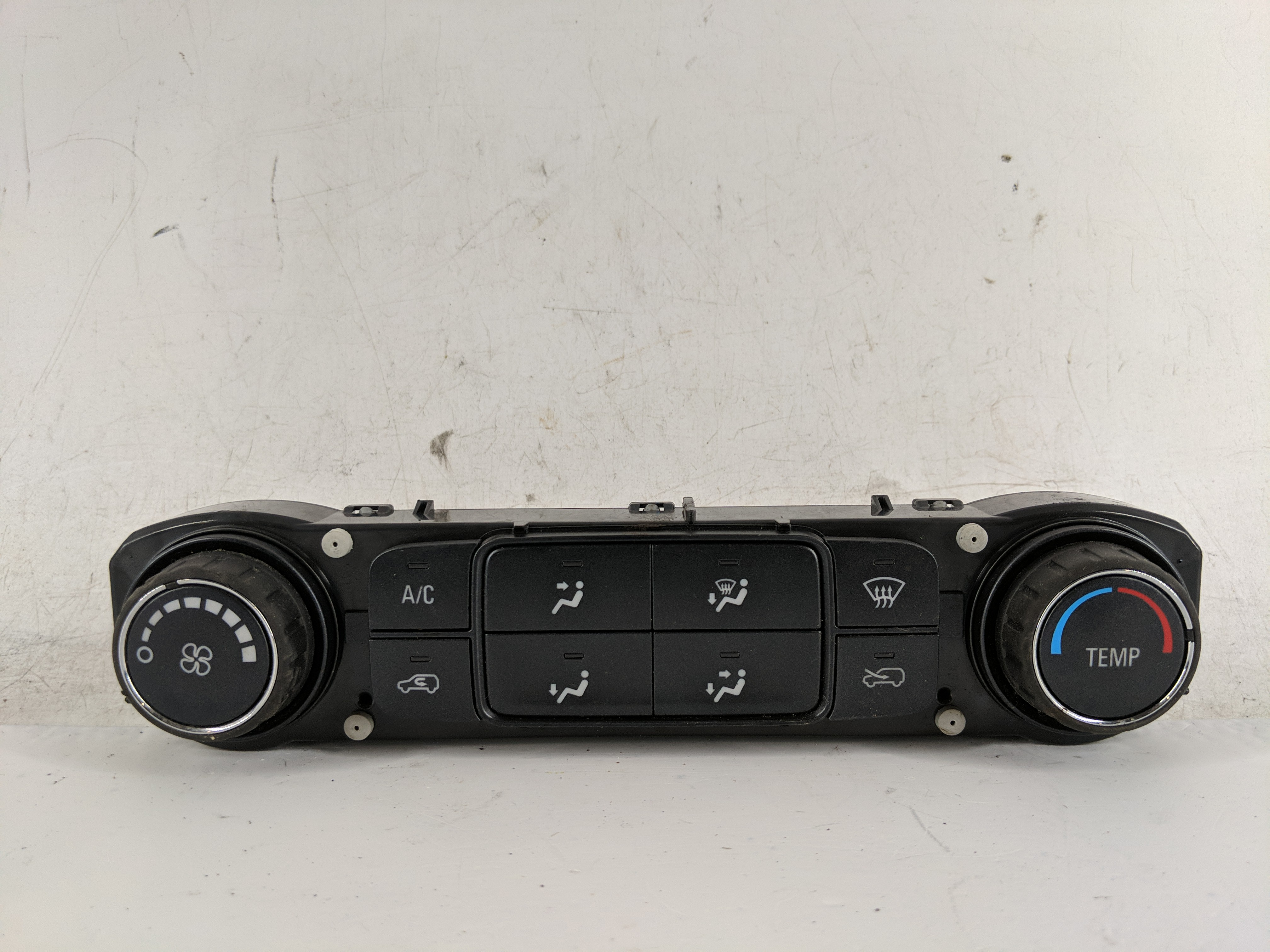 2017-2019 Gmc Sierra 1500 Ac Heater Roof Climate Control 84164473 1217912 - Oemusedautoparts1.com