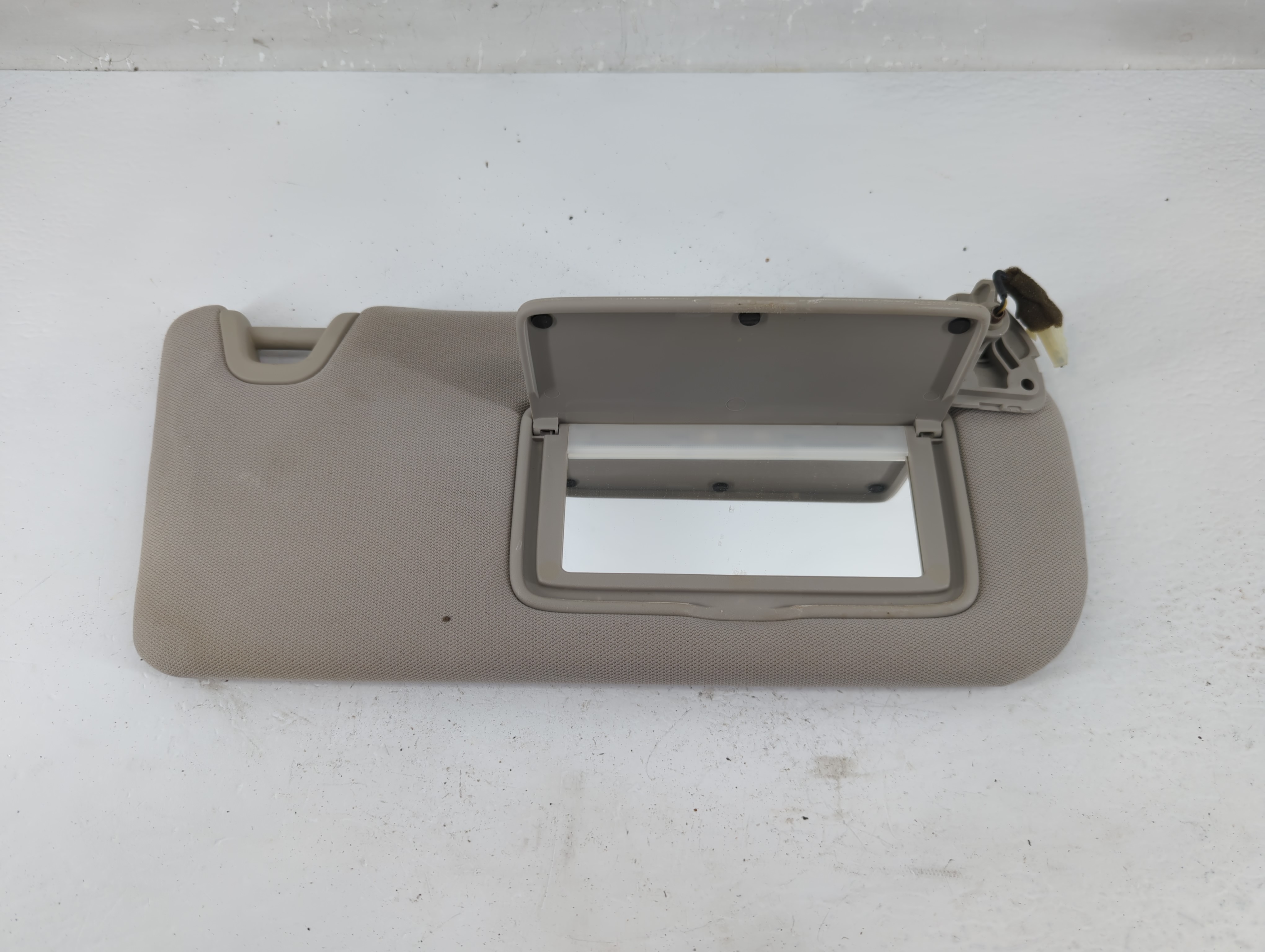 2019-2020 Nissan Altima Passenger Sun Visor Mirror Right Sunvisor Gray 1217939 - Oemusedautoparts1.com