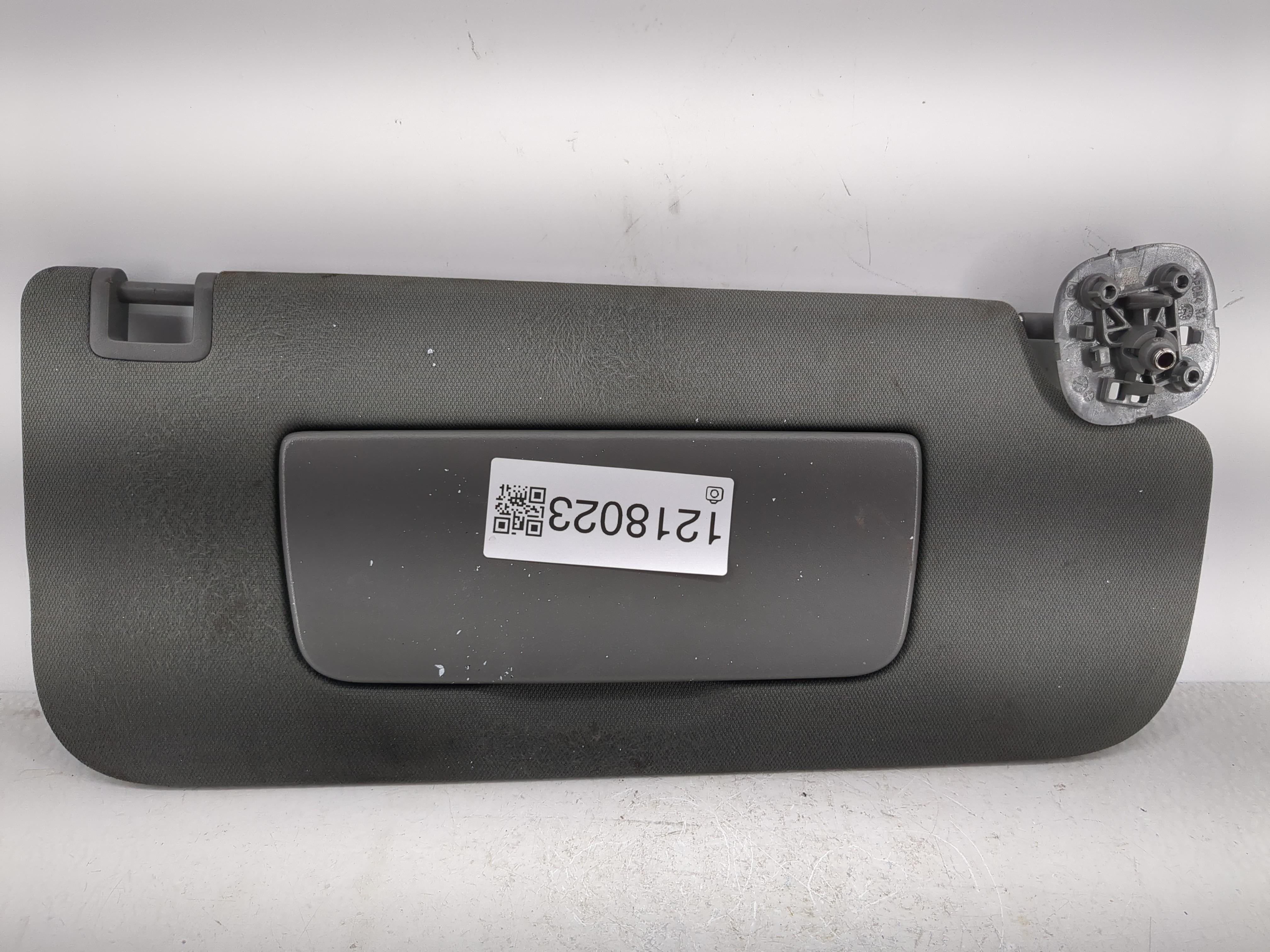 2019 Chevrolet Silverado 1500 Passenger Sun Visor Mirror Right Sunvisor 1218023 - Oemusedautoparts1.com