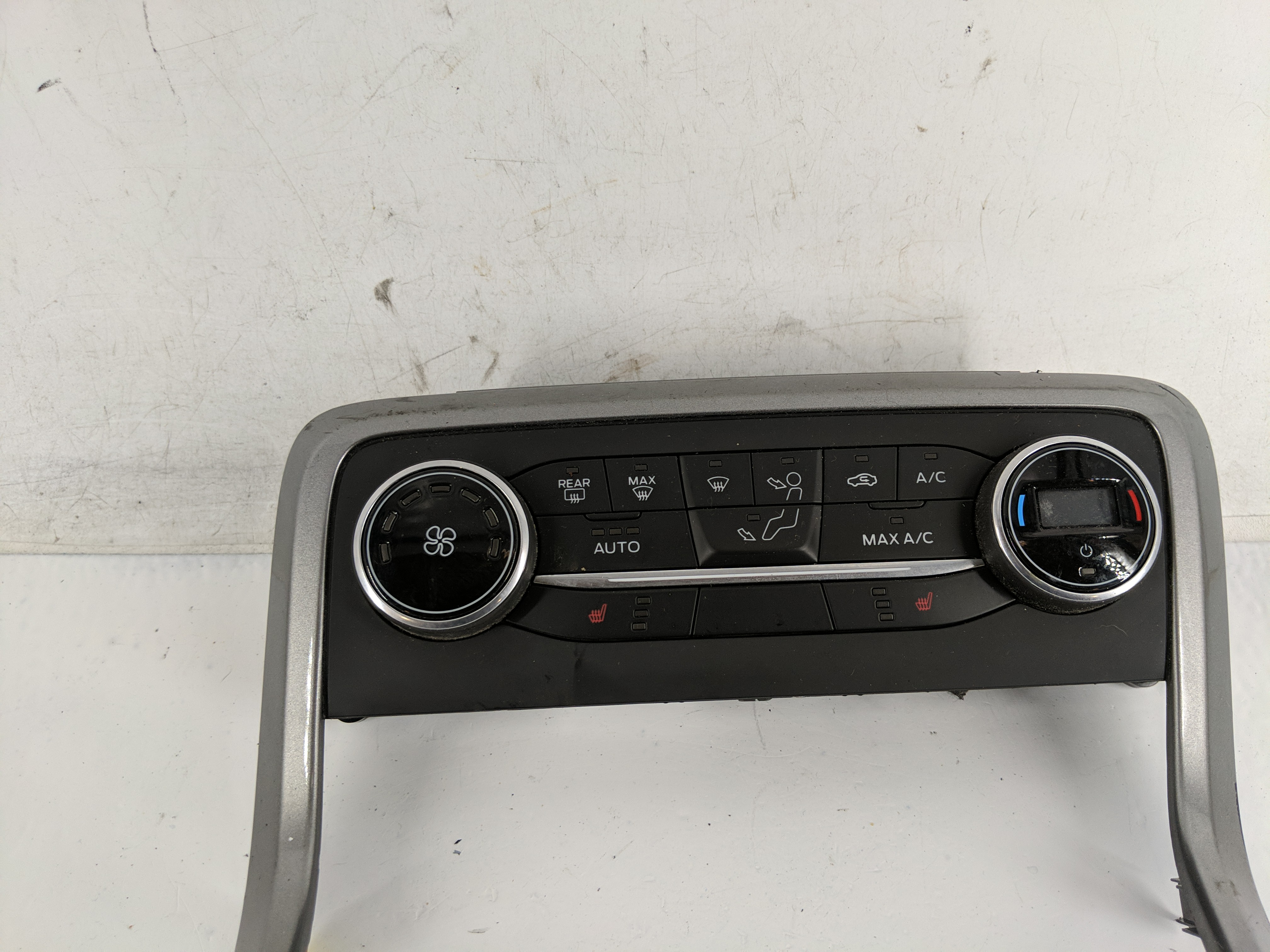 2018-2020 Ford Ecosport Ac Heater Roof Climate Control Gn15-18c612-cj 1218088 - Oemusedautoparts1.com