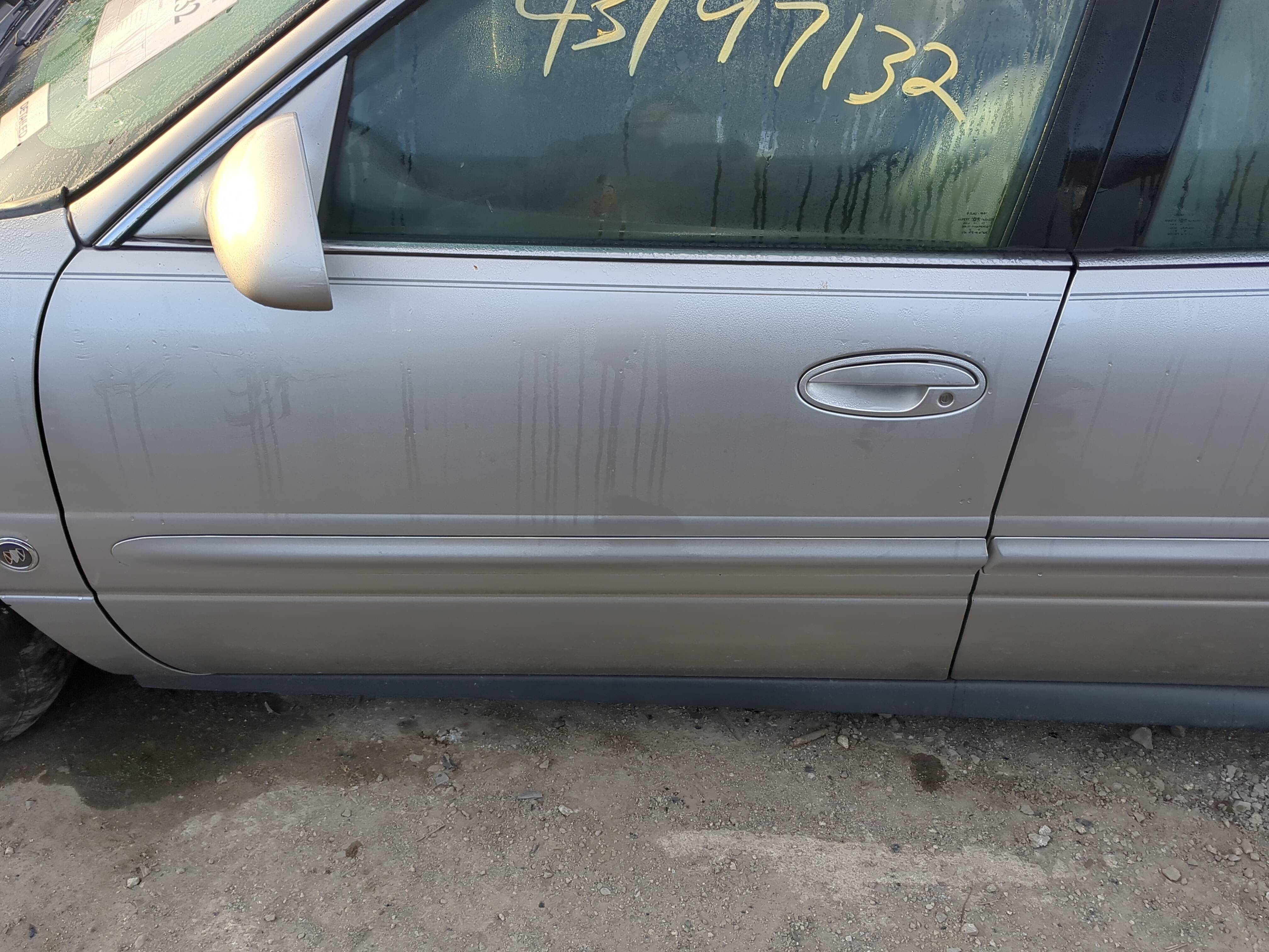 2000-2005 Buick Lesabre Driver Front Door Oem 1218179 - Oemusedautoparts1.com