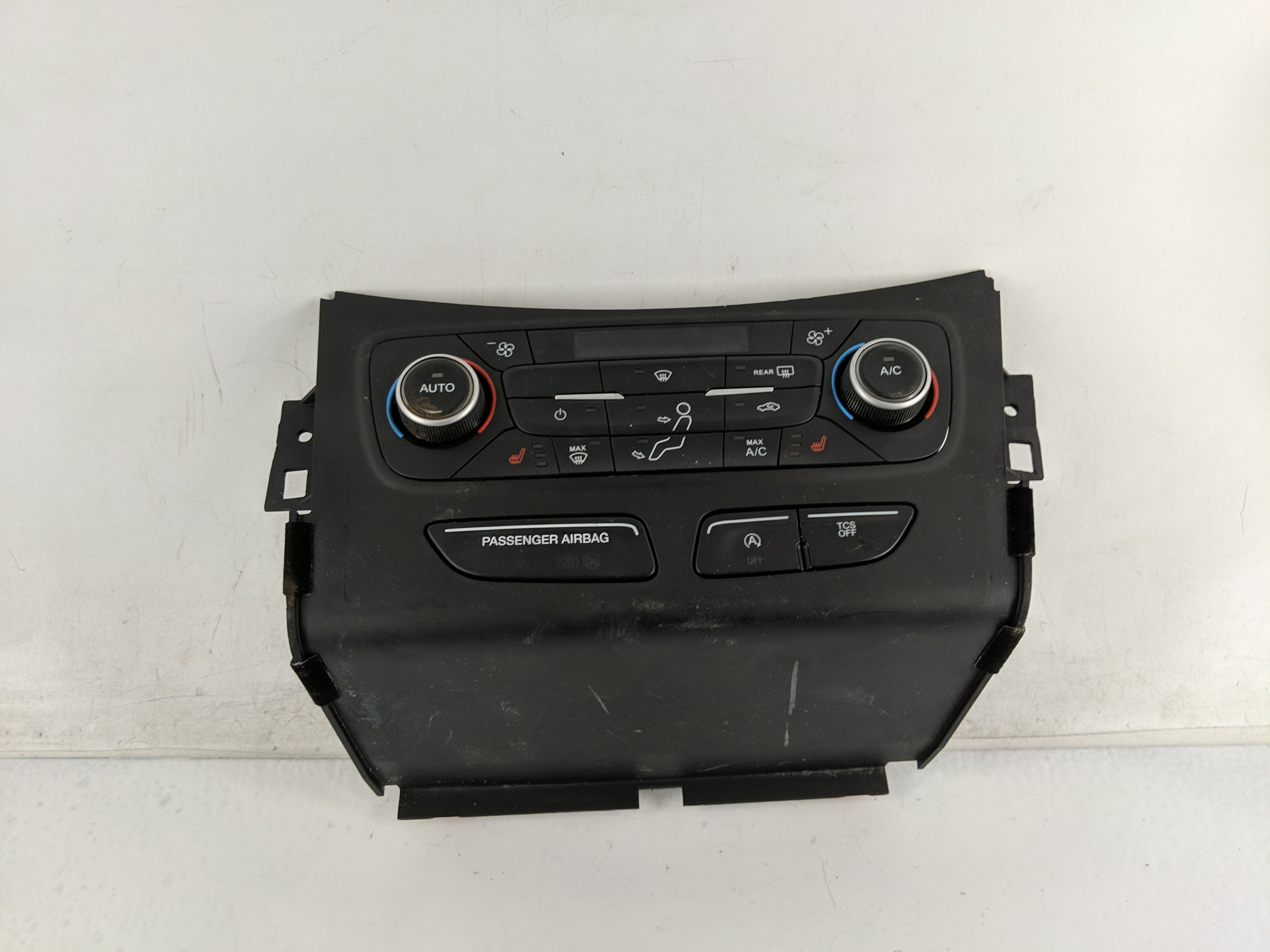 2018-2019 Ford Escape Ac Heater Roof Climate Control Gj5t-18c612-ck 1218267 - Oemusedautoparts1.com