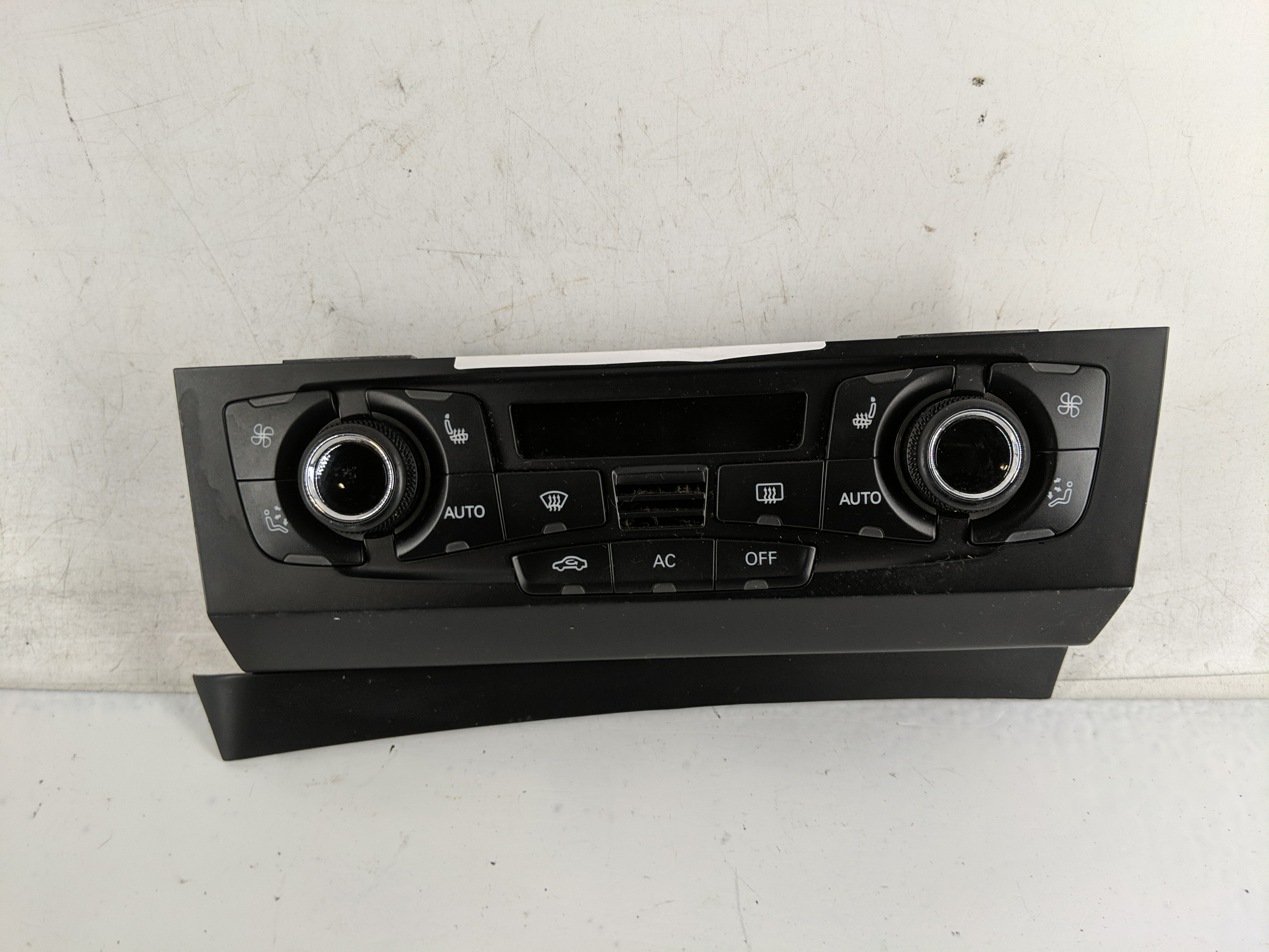 2009-2012 Audi Q5 Ac Heater Roof Climate Control 8t1 820 043 Ak 1218269 - Oemusedautoparts1.com