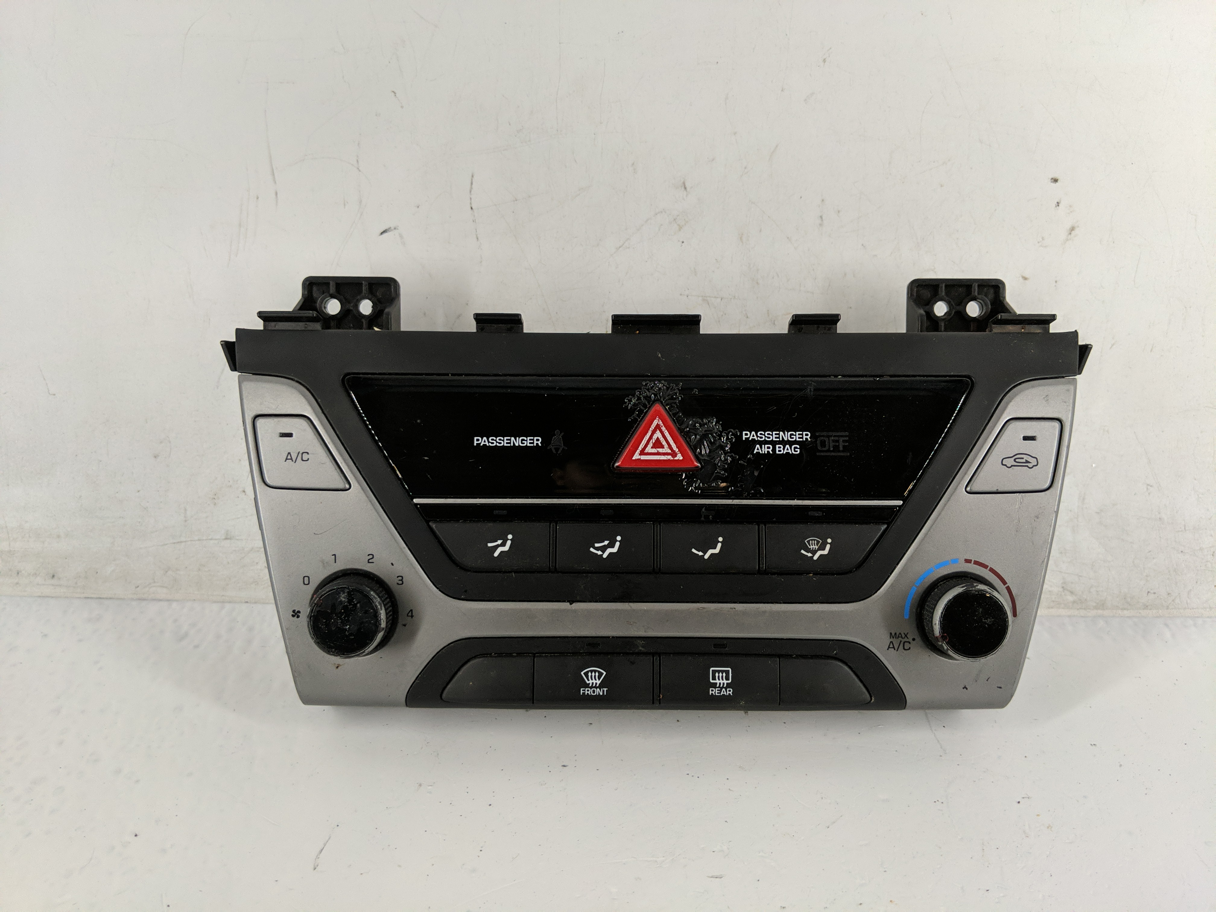 2017-2018 Hyundai Elantra Ac Heater Roof Climate Control 97250-f20524x 1218274 - Oemusedautoparts1.com