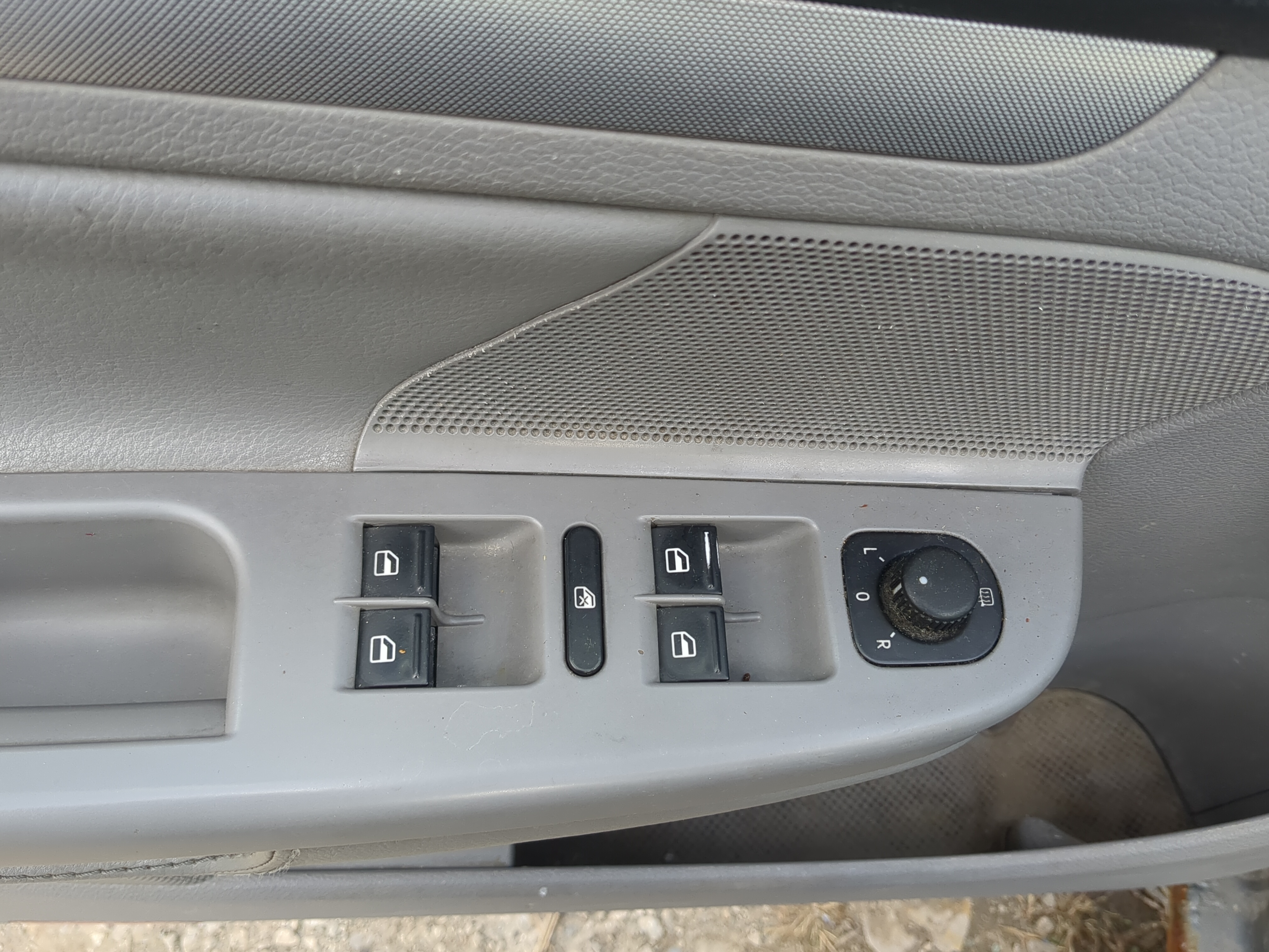 Picture of 2005-2018 Volkswagen Jetta Driver Left Door Master Power Window Switch 1218344