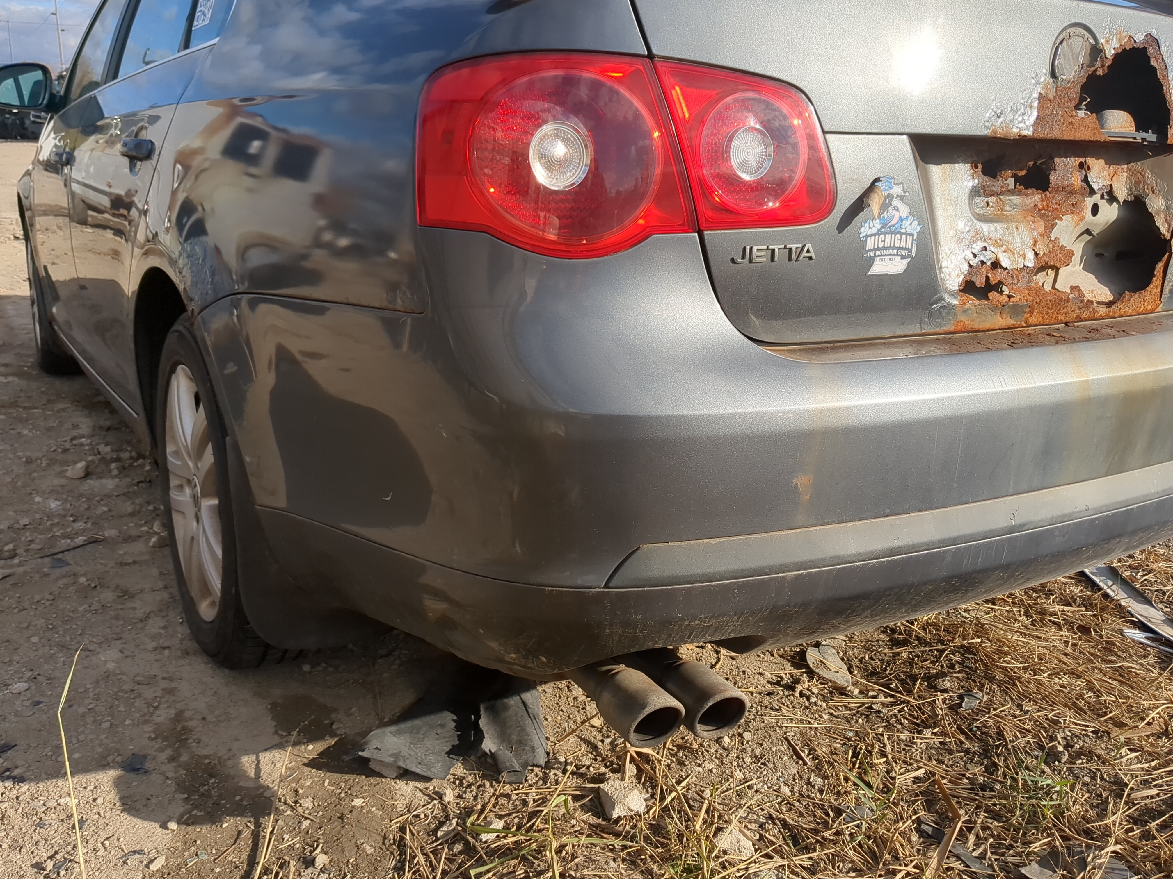 2005-2010 Volkswagen Jetta Rear Bumper Assembly Oem 1218391 - Oemusedautoparts1.com