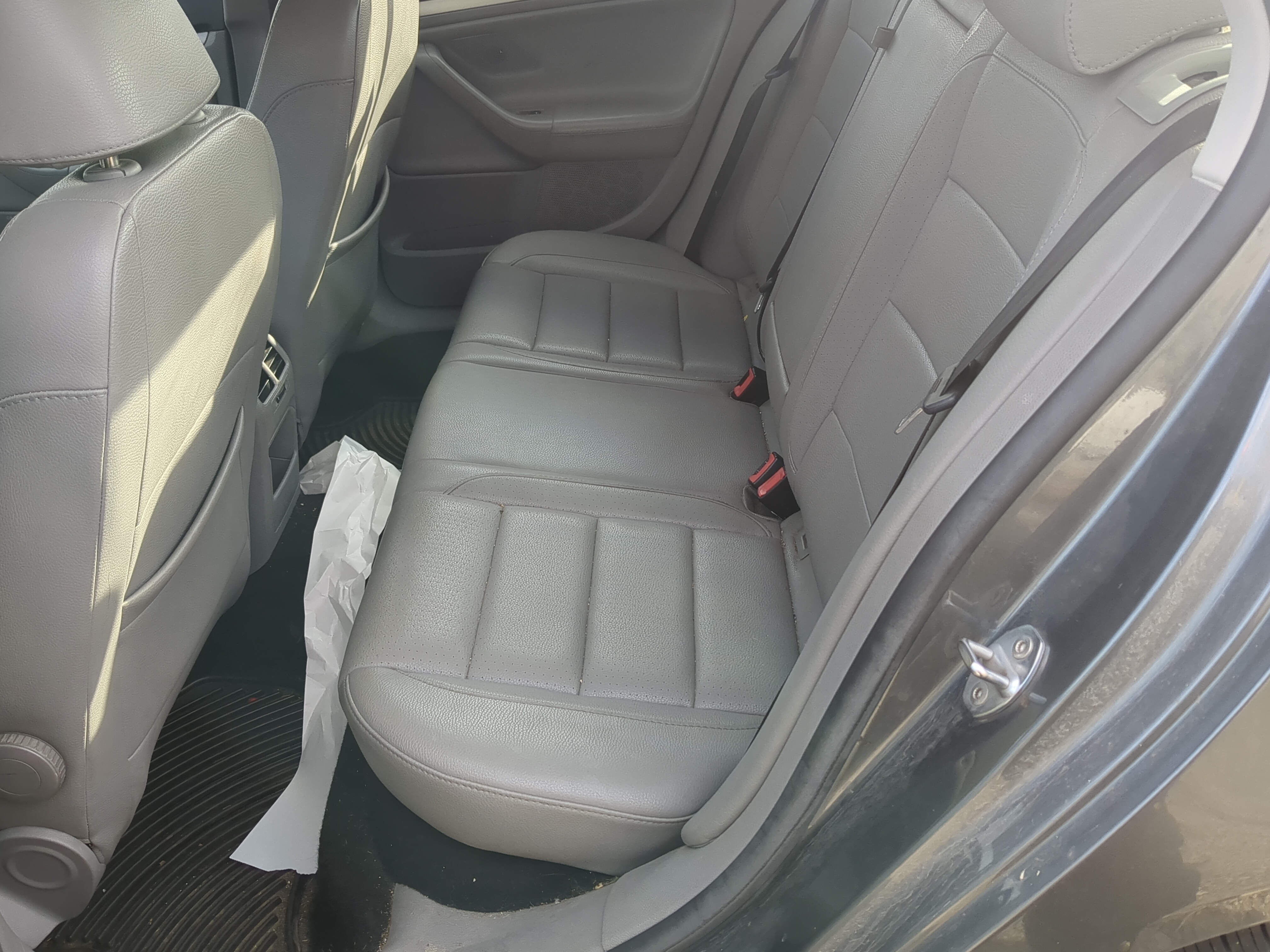 2007 Volkswagen Jetta Rear Seat Oem 1218431 - Oemusedautoparts1.com