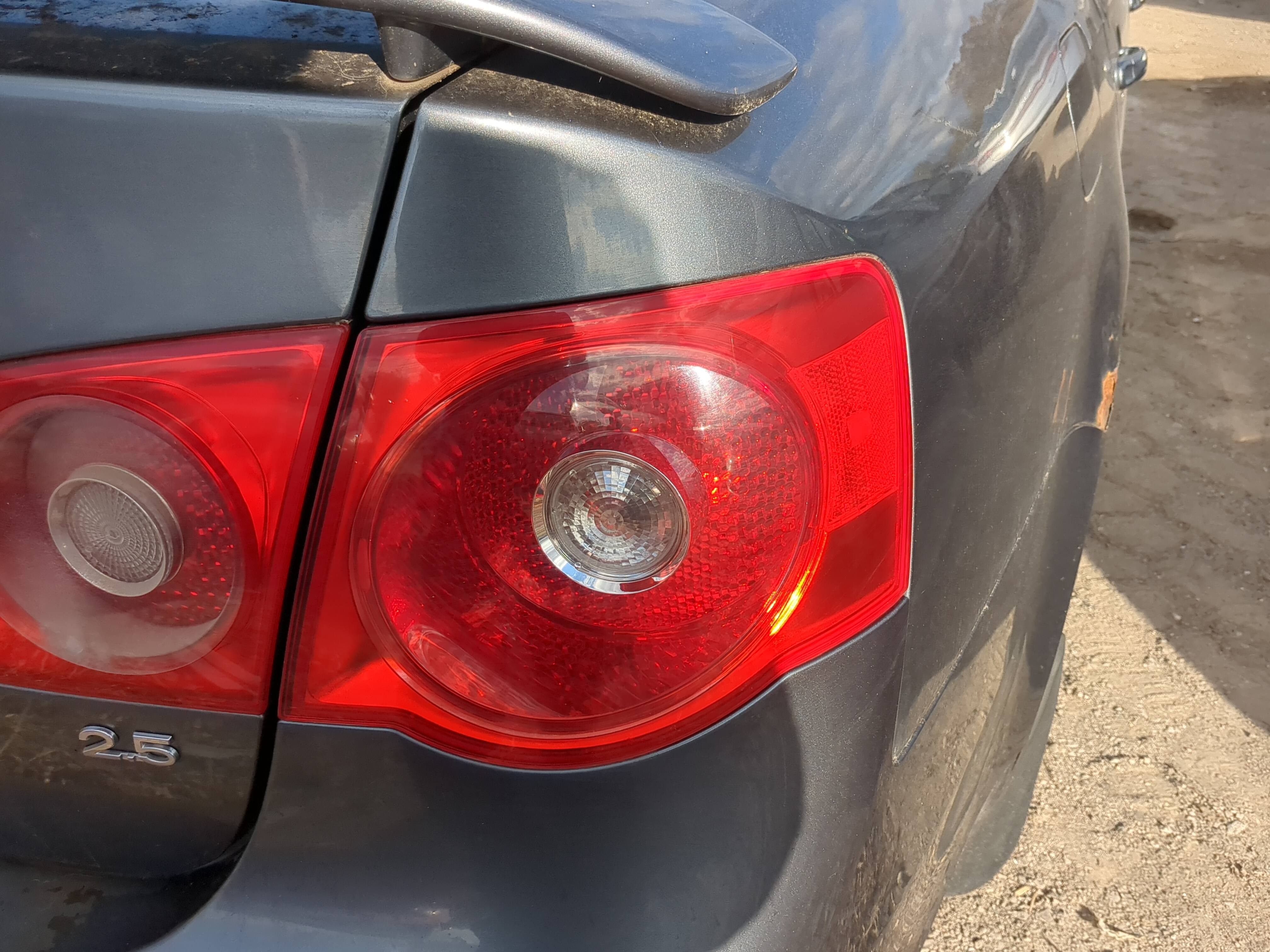 Picture of 2005-2007 Volkswagen Jetta Passenger Right Side Tail Light Taillight Oem 1218450