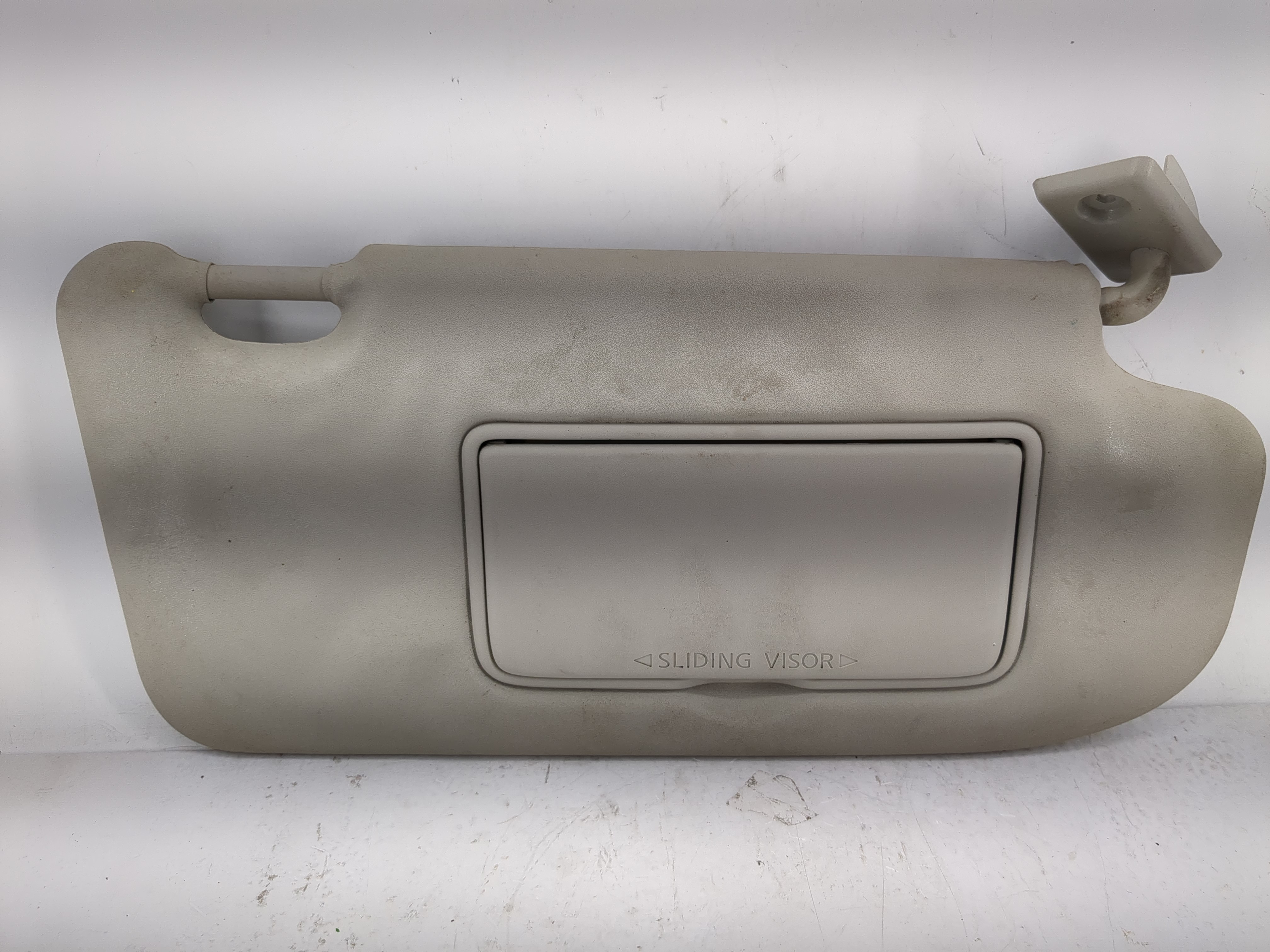 2017-2018 Nissan Rogue Sport Passenger Sun Visor Mirror Right Sunvisor 1218468 - Oemusedautoparts1.com