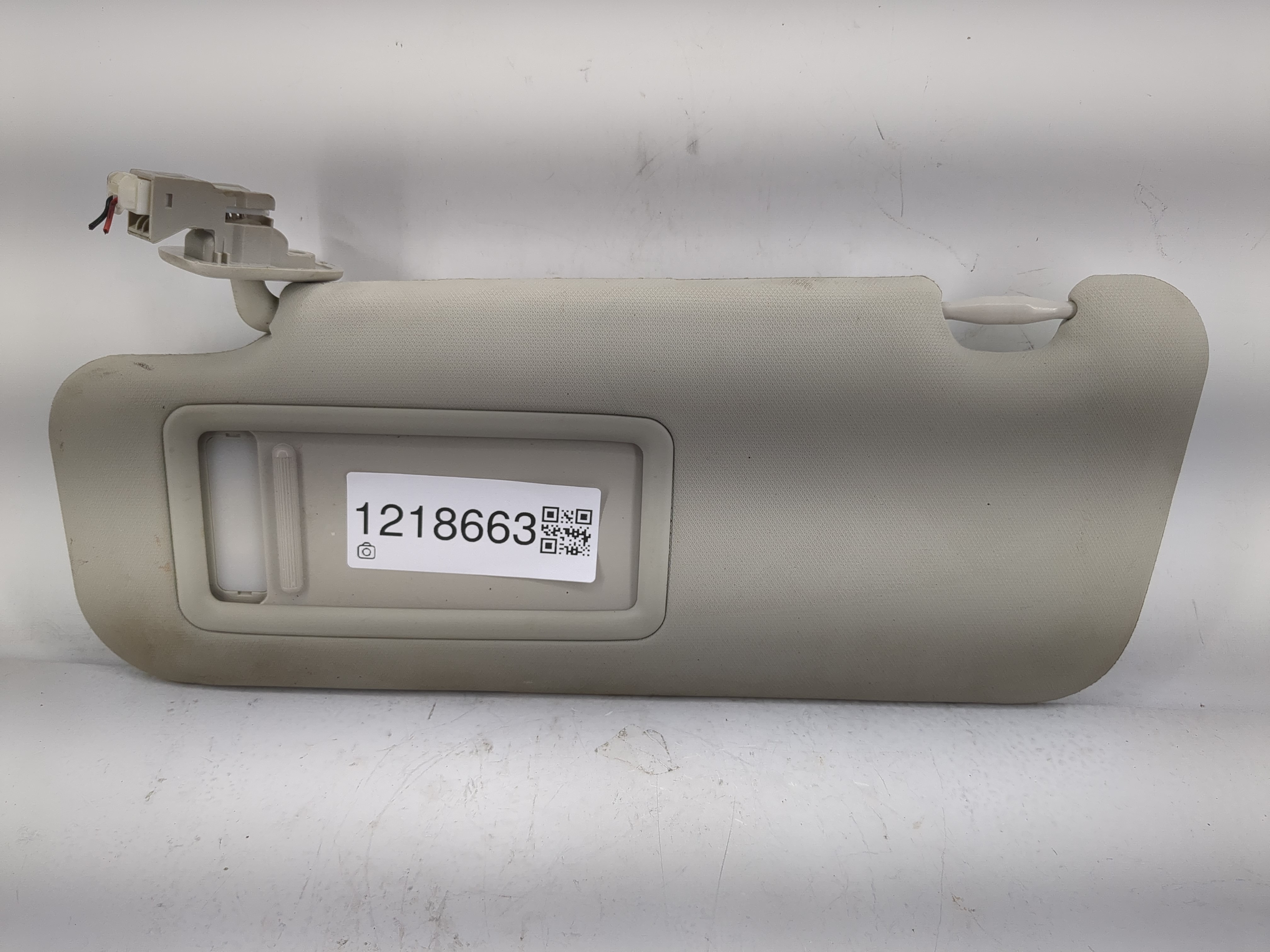 2014-2018 Mazda 3 Driver Sun Visor Mirror Left Sunvisor Light Gray 1218663 - Oemusedautoparts1.com