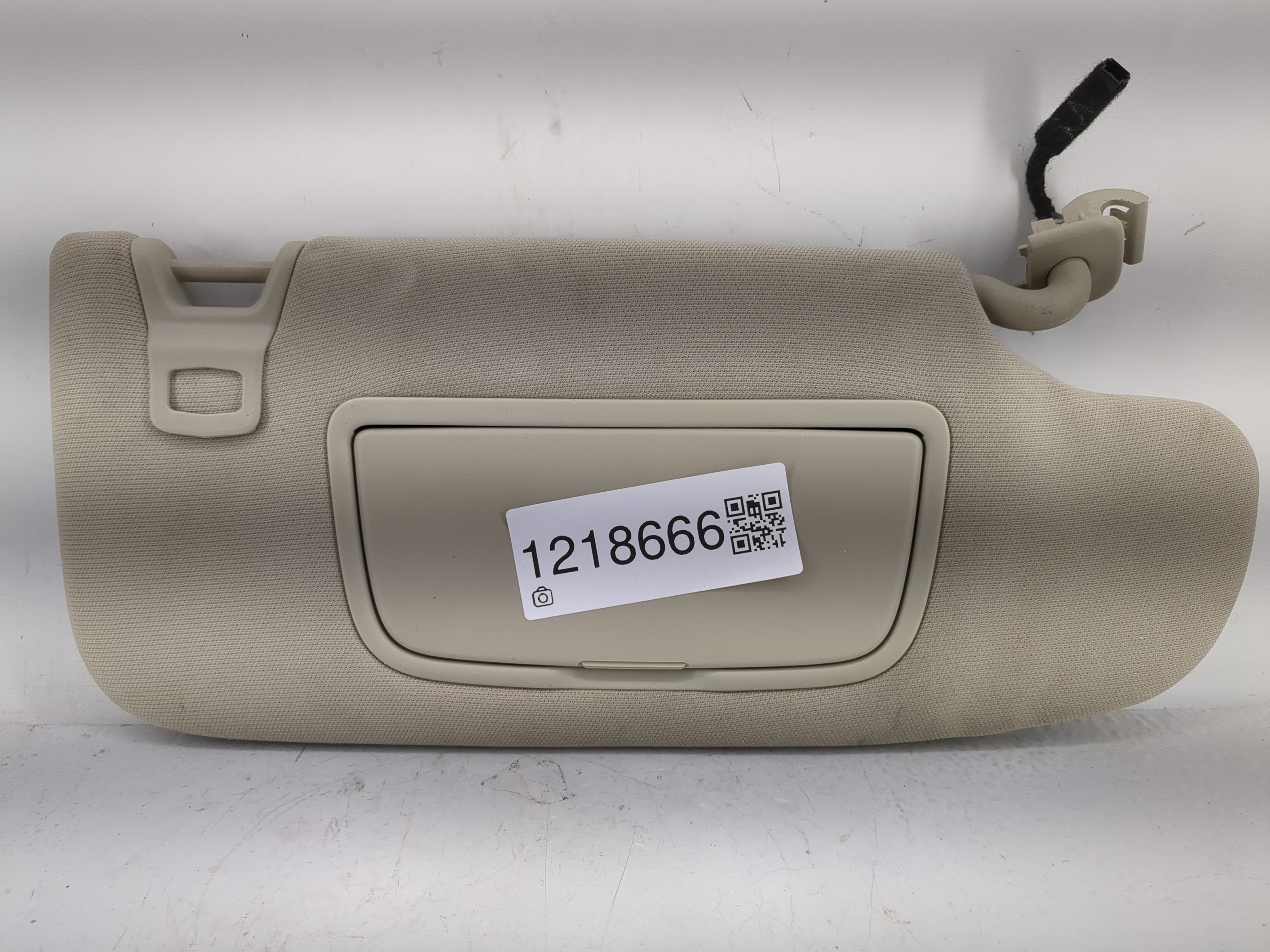 2017-2020 Ford Fusion Passenger Sun Visor Mirror Right Sunvisor 1218666 - Oemusedautoparts1.com