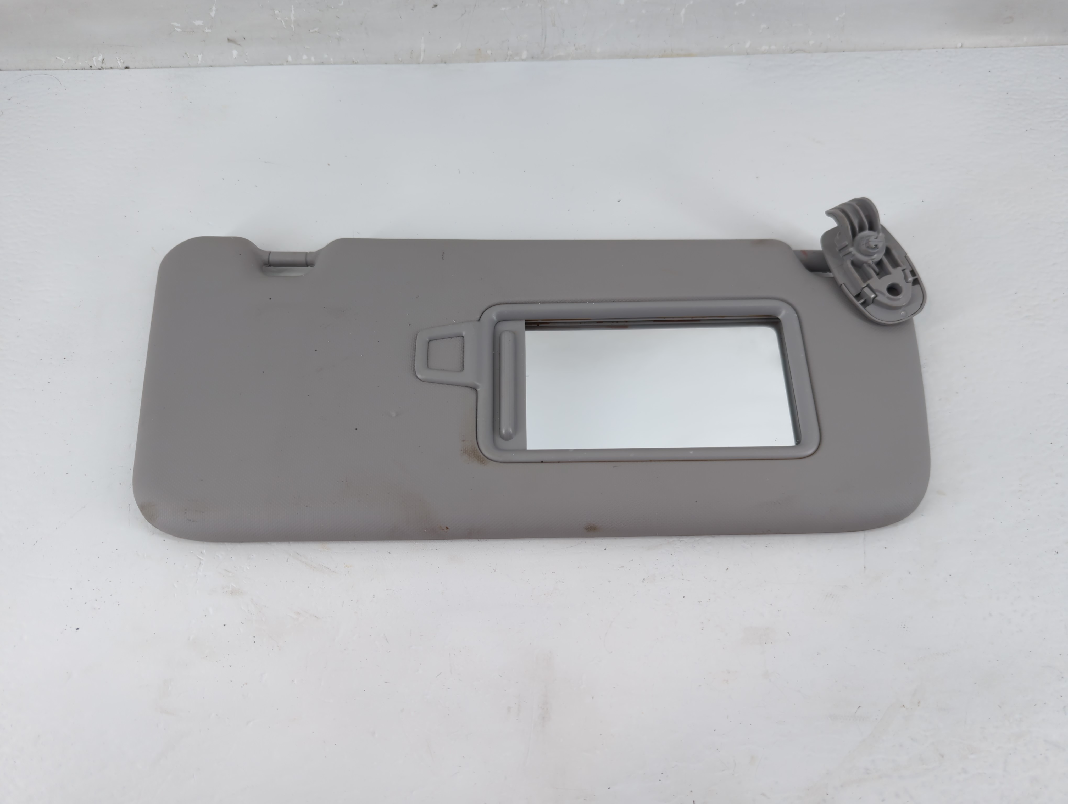 2022-2022 Hyundai Kona Passenger Sun Visor Mirror Right Sunvisor Gray 1218830 - Oemusedautoparts1.com
