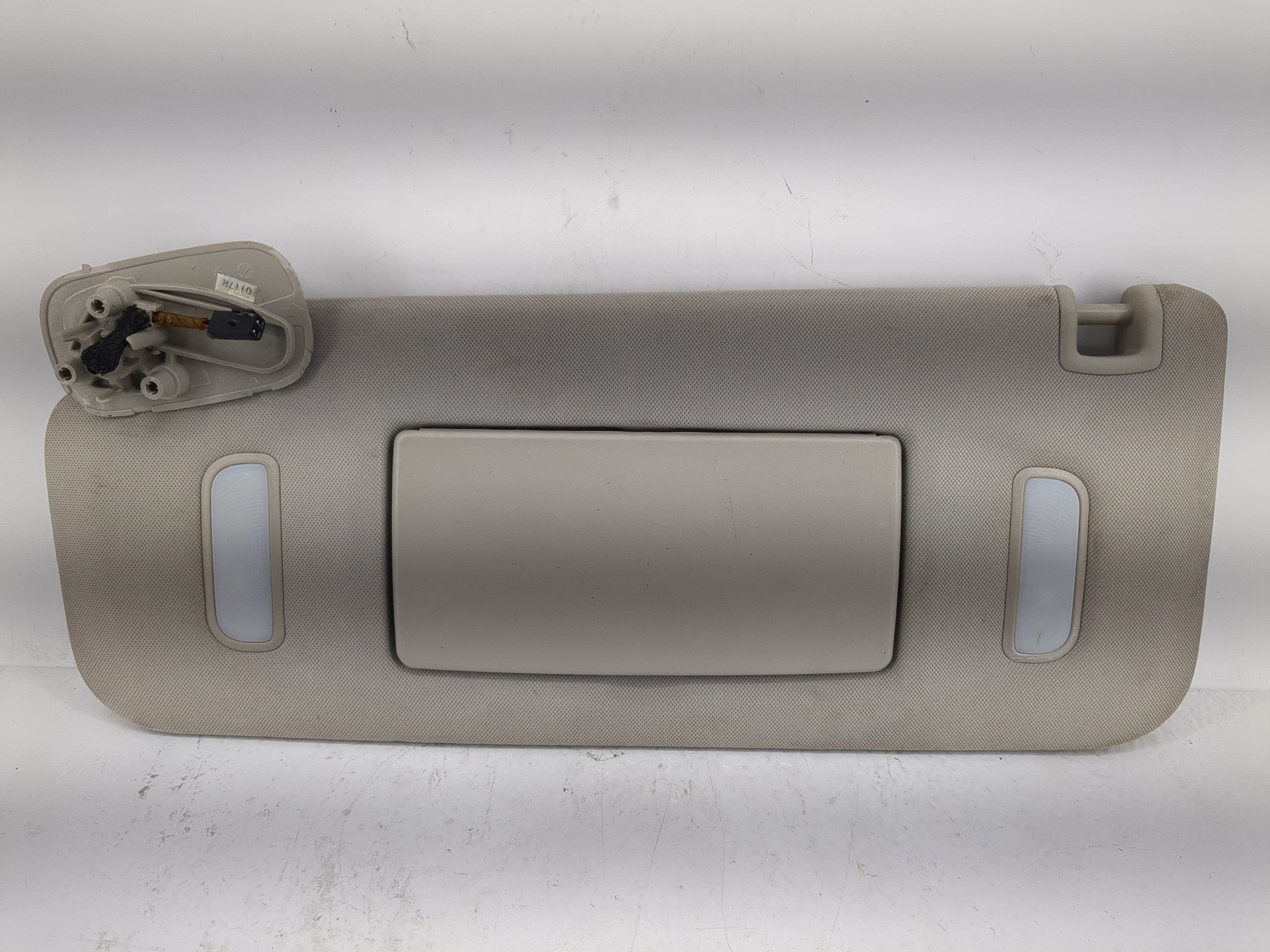 Chevrolet Avalanche 1500 Driver Sun Visor Mirror Left Sunvisor 1218876 - Oemusedautoparts1.com