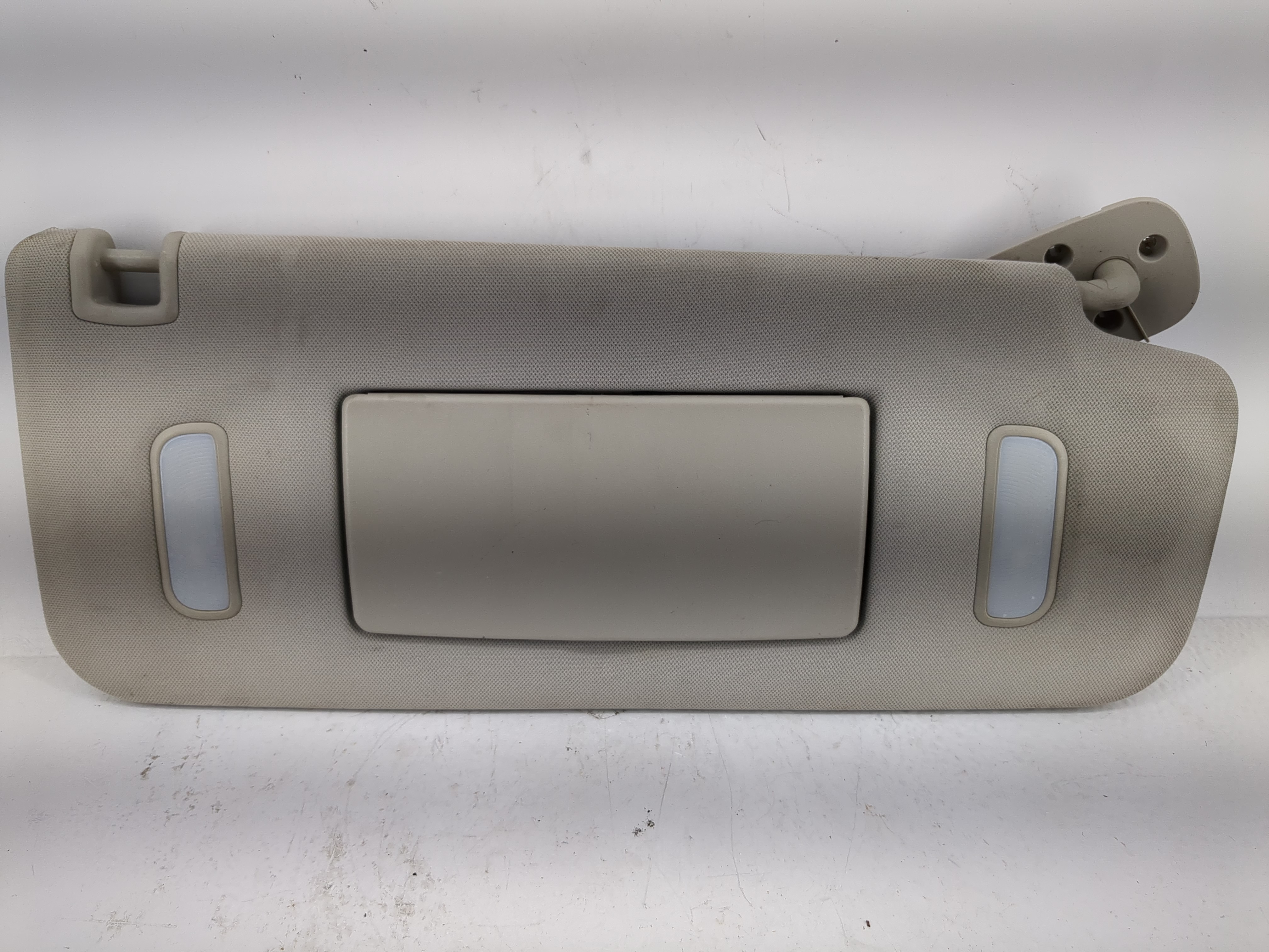 Chevrolet Avalanche 1500 Passenger Sun Visor Mirror Right Sunvisor Gray 1218877 - Oemusedautoparts1.com