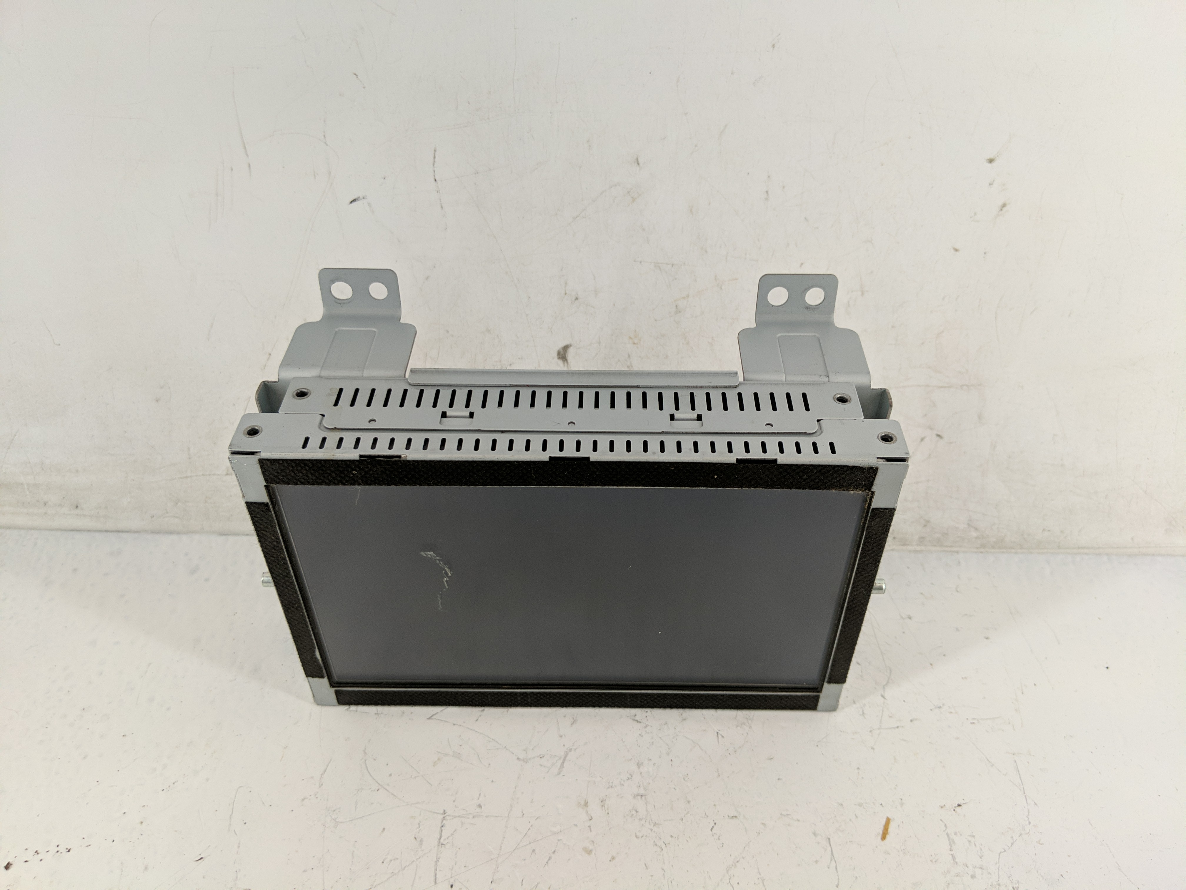 2017-2017 Genesis G80 Information Display Screen 1218895 - Oemusedautoparts1.com