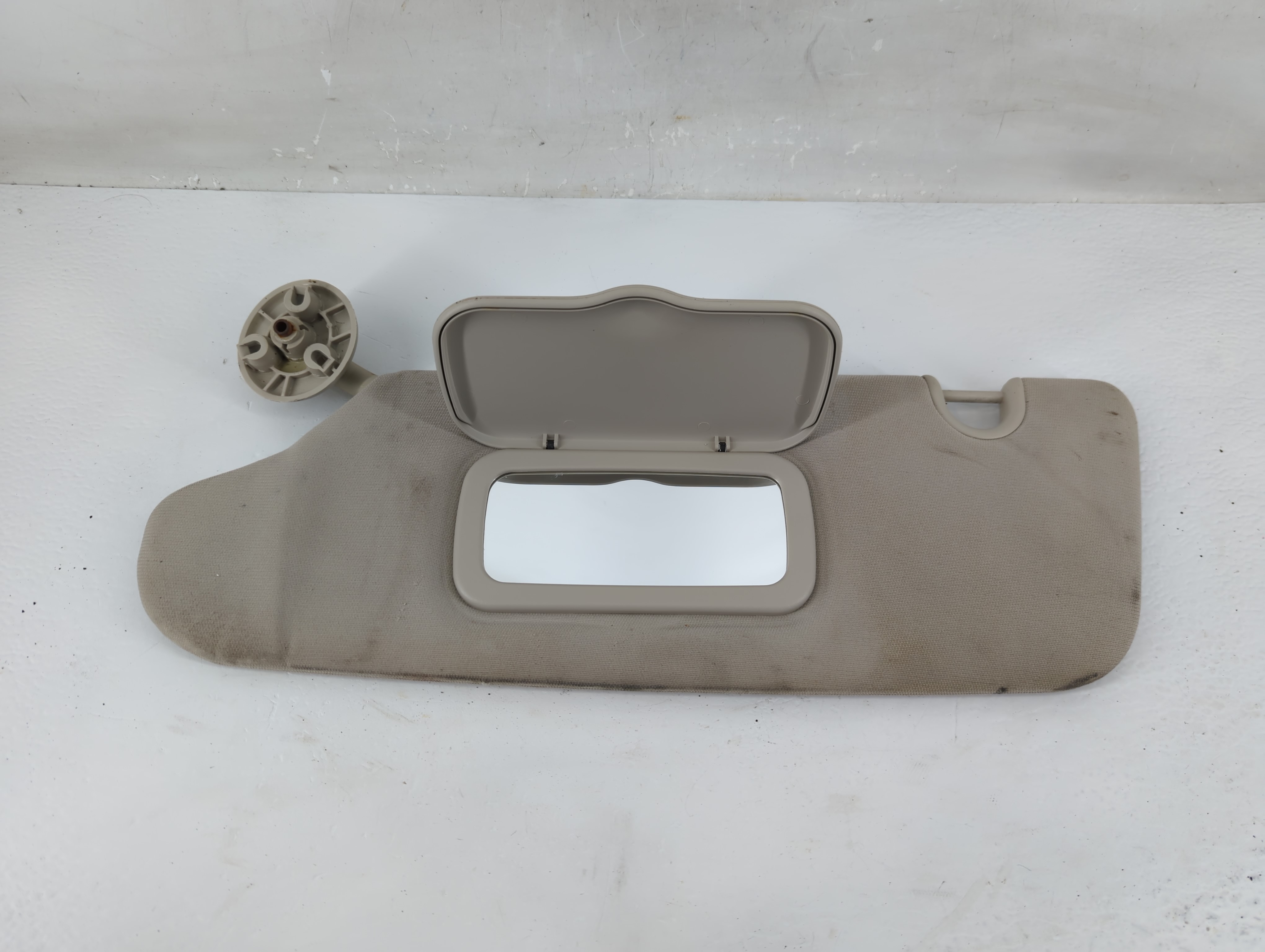 Dodge Caravan Driver Sun Visor Mirror Left Sunvisor Light Beige 1218966 - Oemusedautoparts1.com