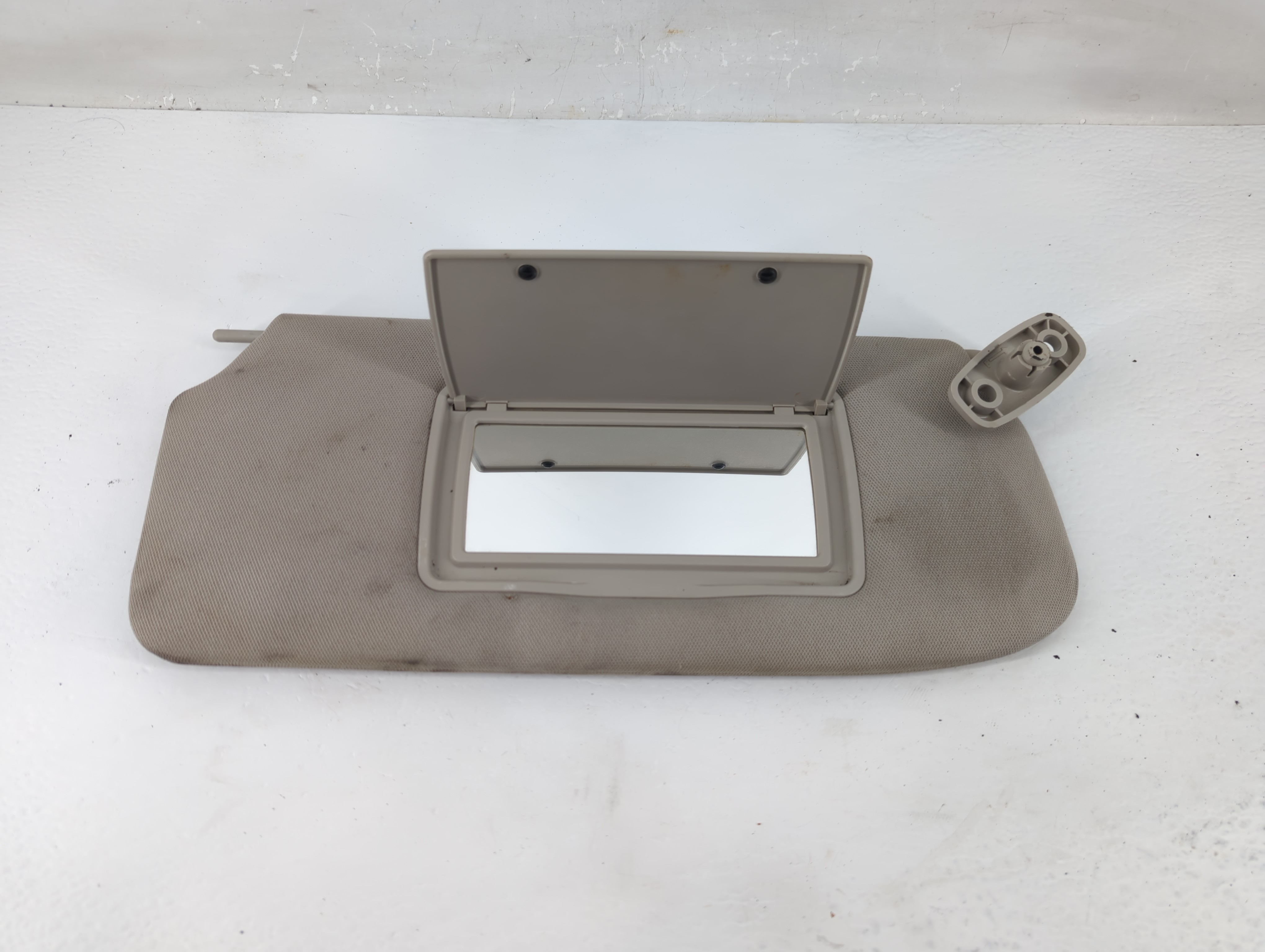 2011-2012 Nissan Sentra Passenger Sun Visor Mirror Right Sunvisor 1218976 - Oemusedautoparts1.com