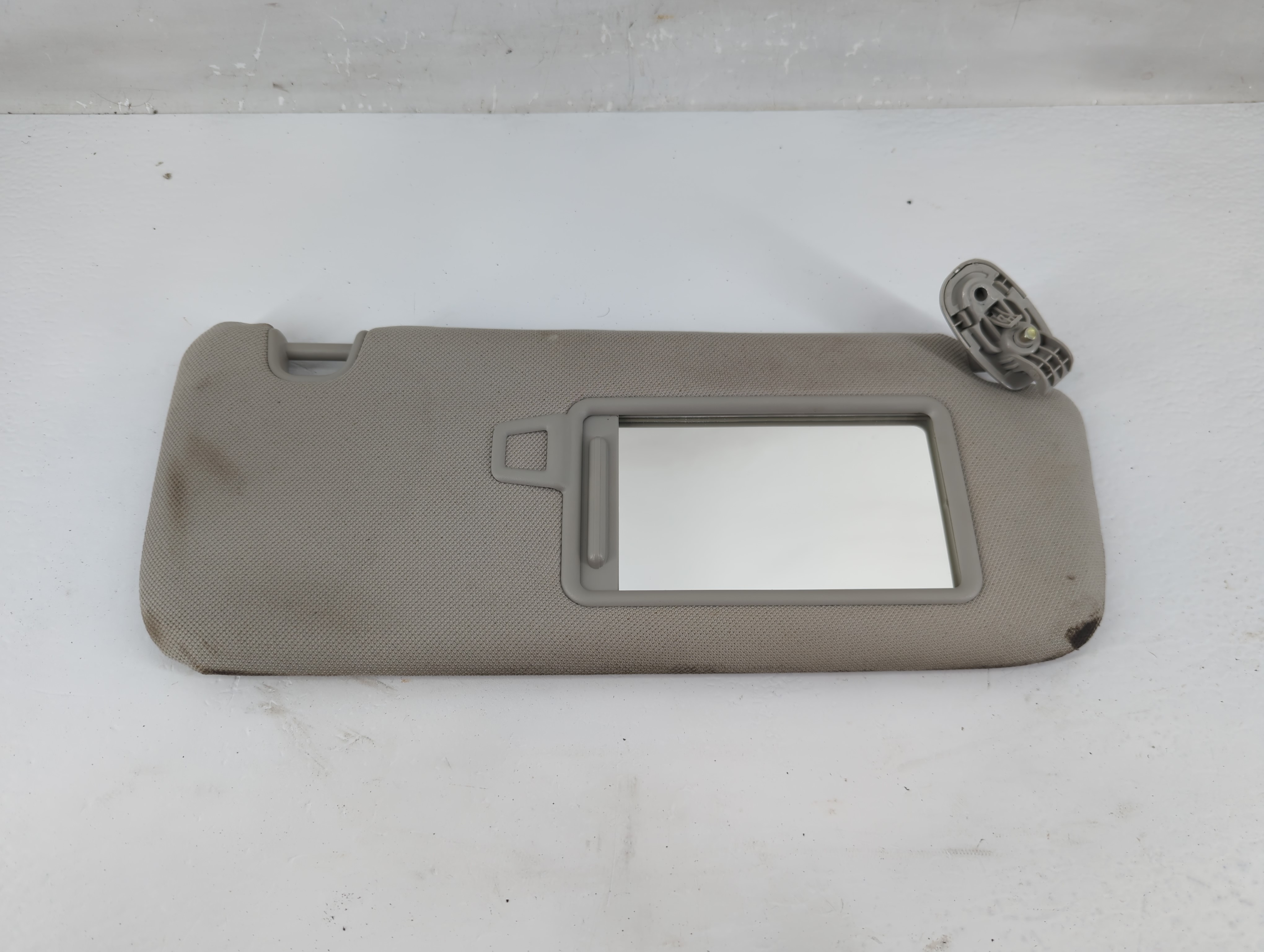 2021-2021 Kia Sorento Passenger Sun Visor Mirror Right Sunvisor Gray 1219072 - Oemusedautoparts1.com