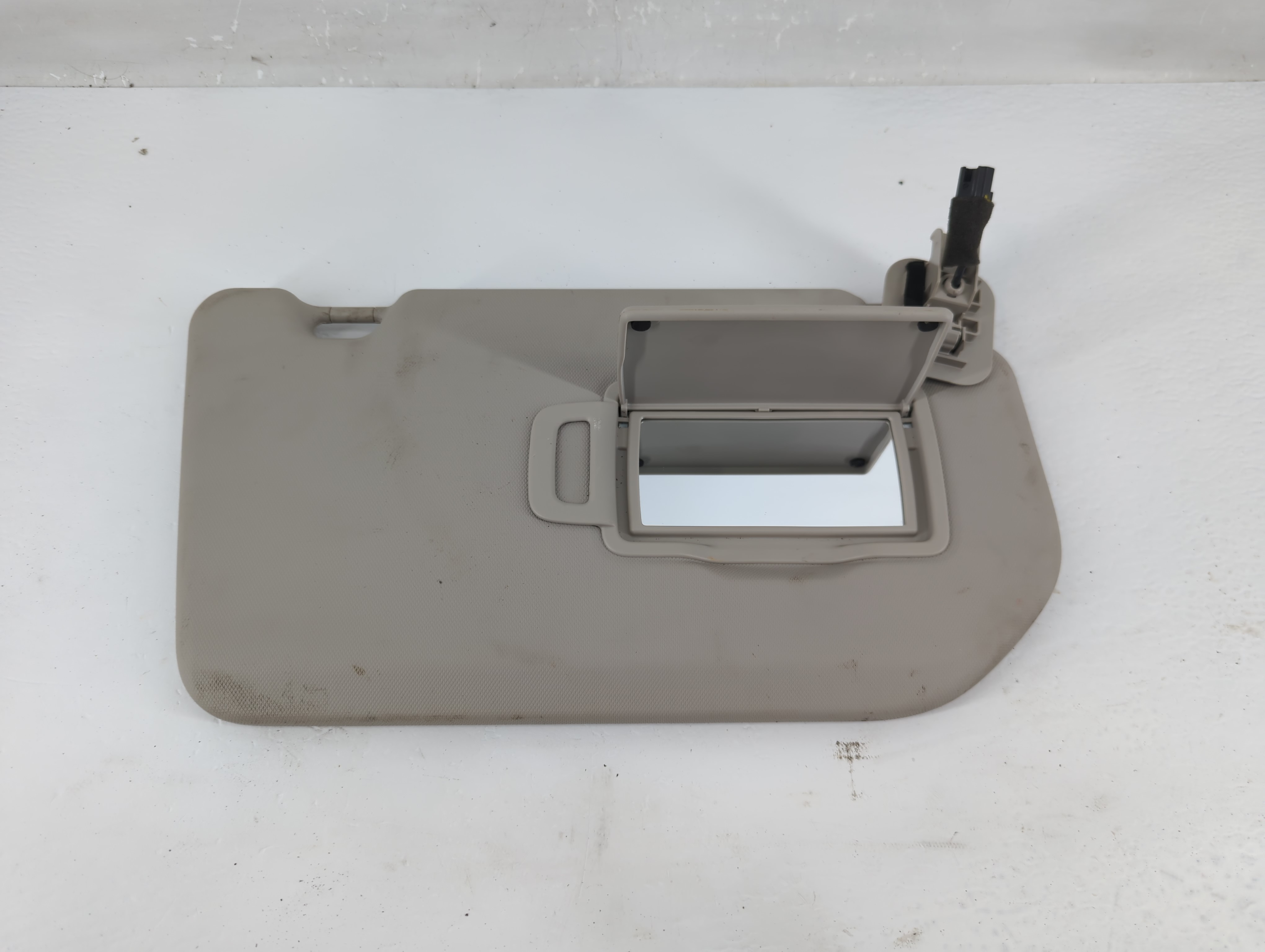 2021-2022 Nissan Rogue Passenger Sun Visor Mirror Right Sunvisor Gray 1219080 - Oemusedautoparts1.com