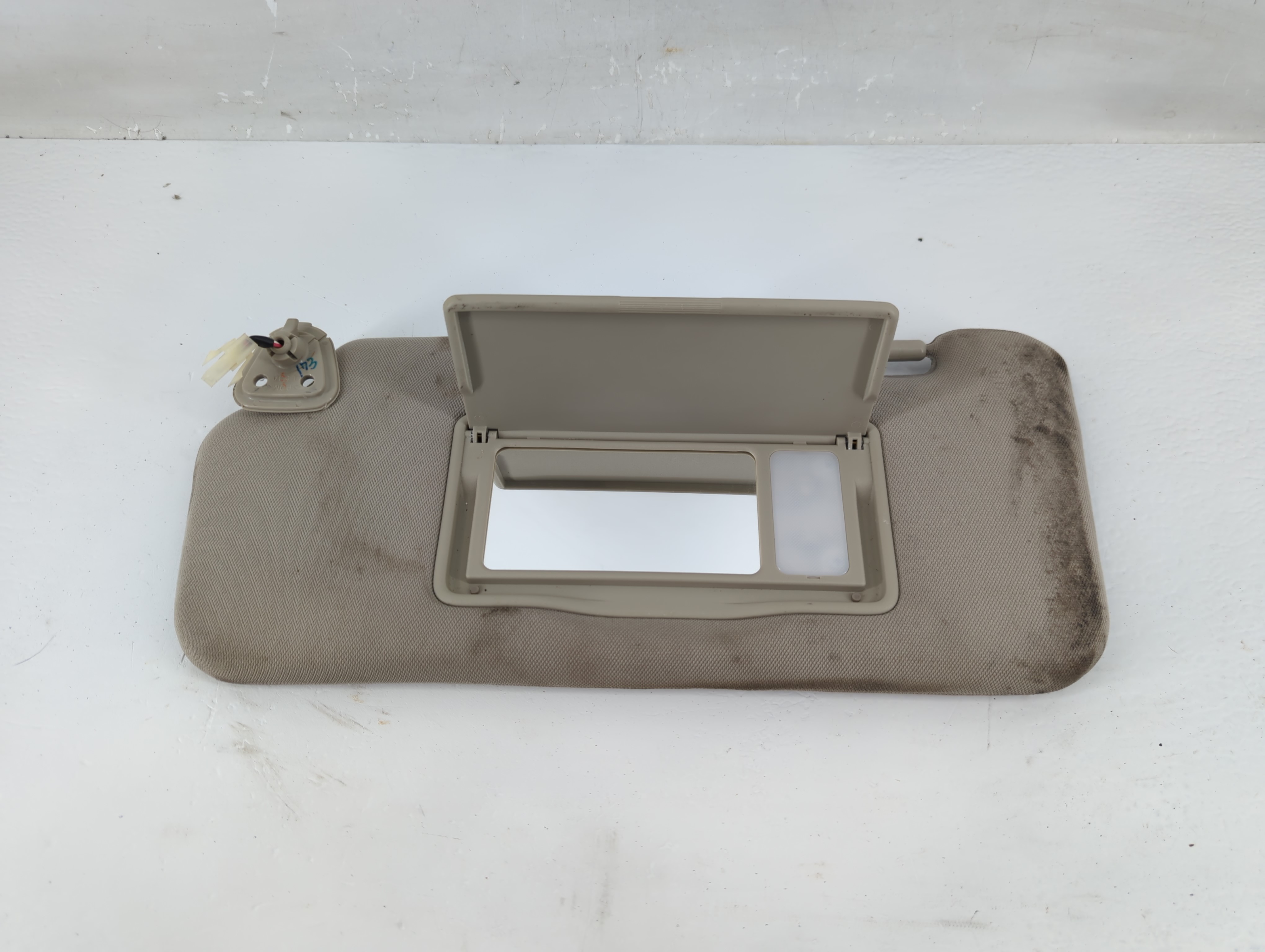 2009-2014 Nissan Murano Driver Sun Visor Mirror Left Sunvisor Gray 1219100 - Oemusedautoparts1.com