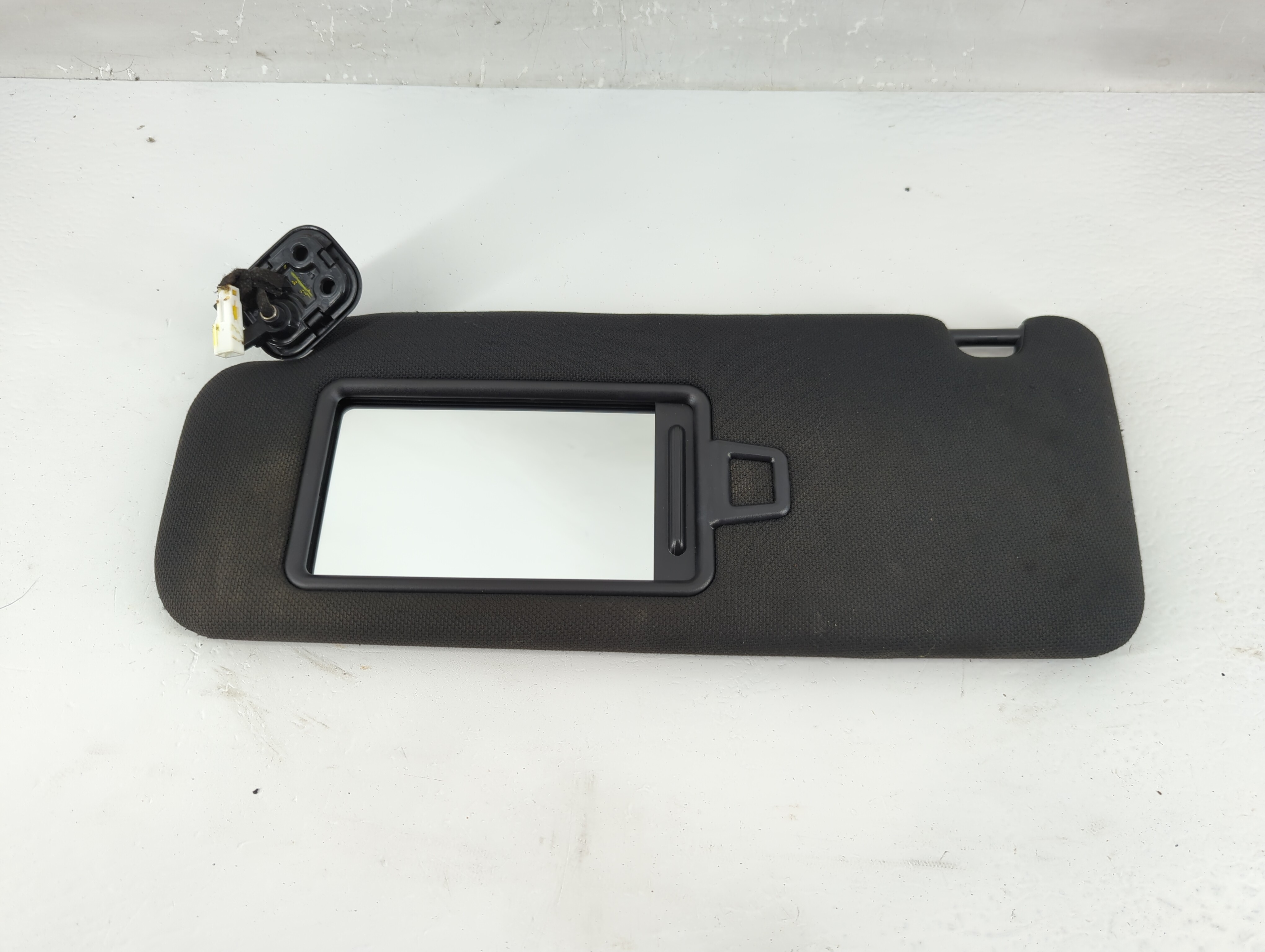 2015-2019 Hyundai Sonata Driver Sun Visor Mirror Left Sunvisor Black 1219102 - Oemusedautoparts1.com