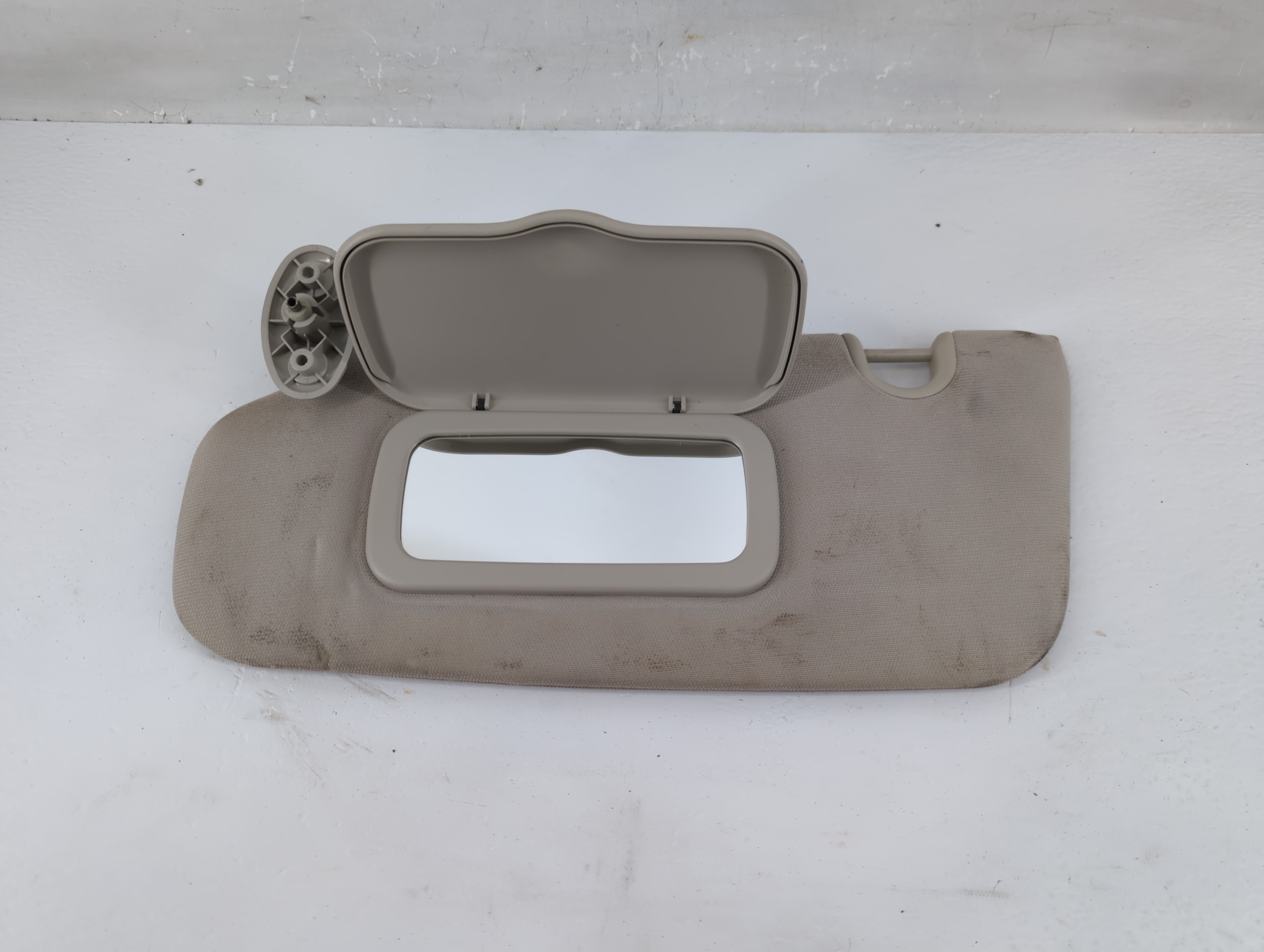 2010-2017 Jeep Patriot Driver Sun Visor Mirror Left Sunvisor Gray 1219110 - Oemusedautoparts1.com