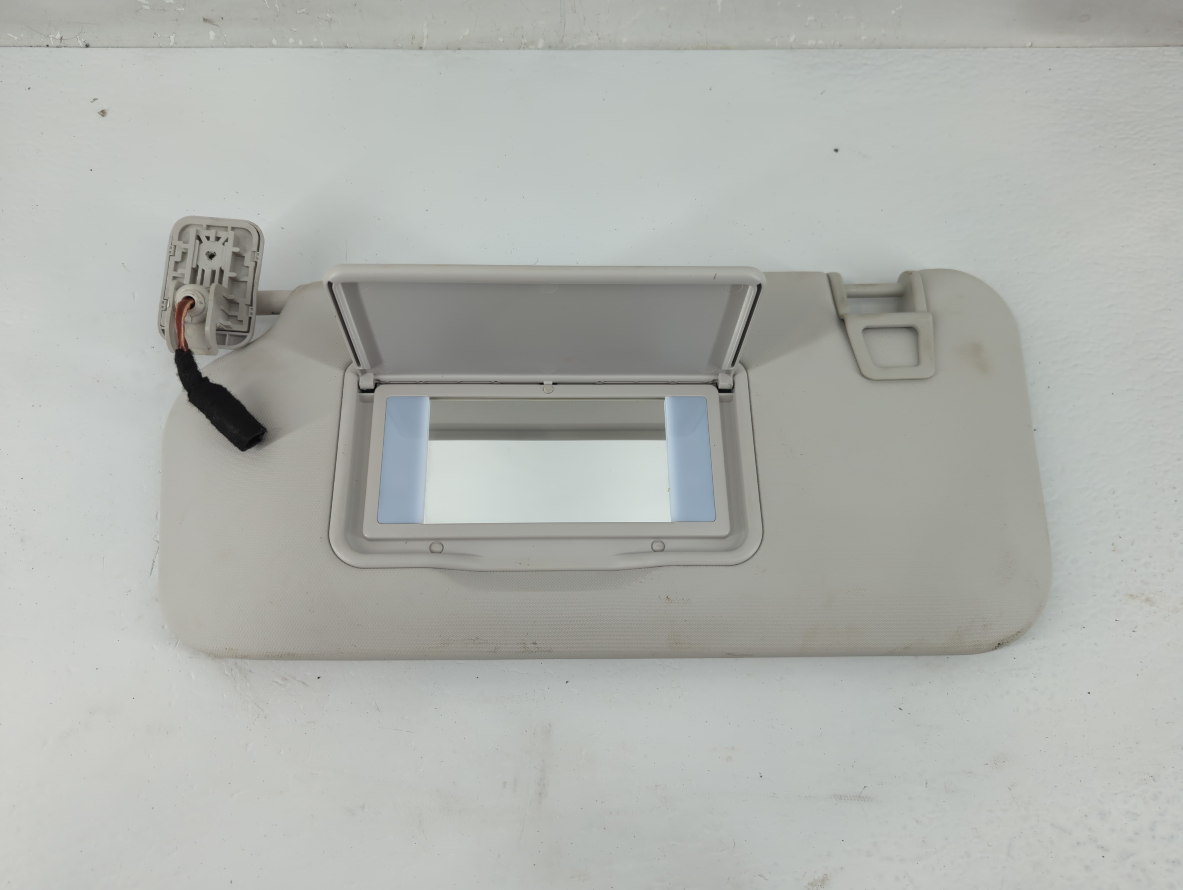 2021-2021 Ford Escape Driver Sun Visor Mirror Left Sunvisor Ivory 1219113 - Oemusedautoparts1.com