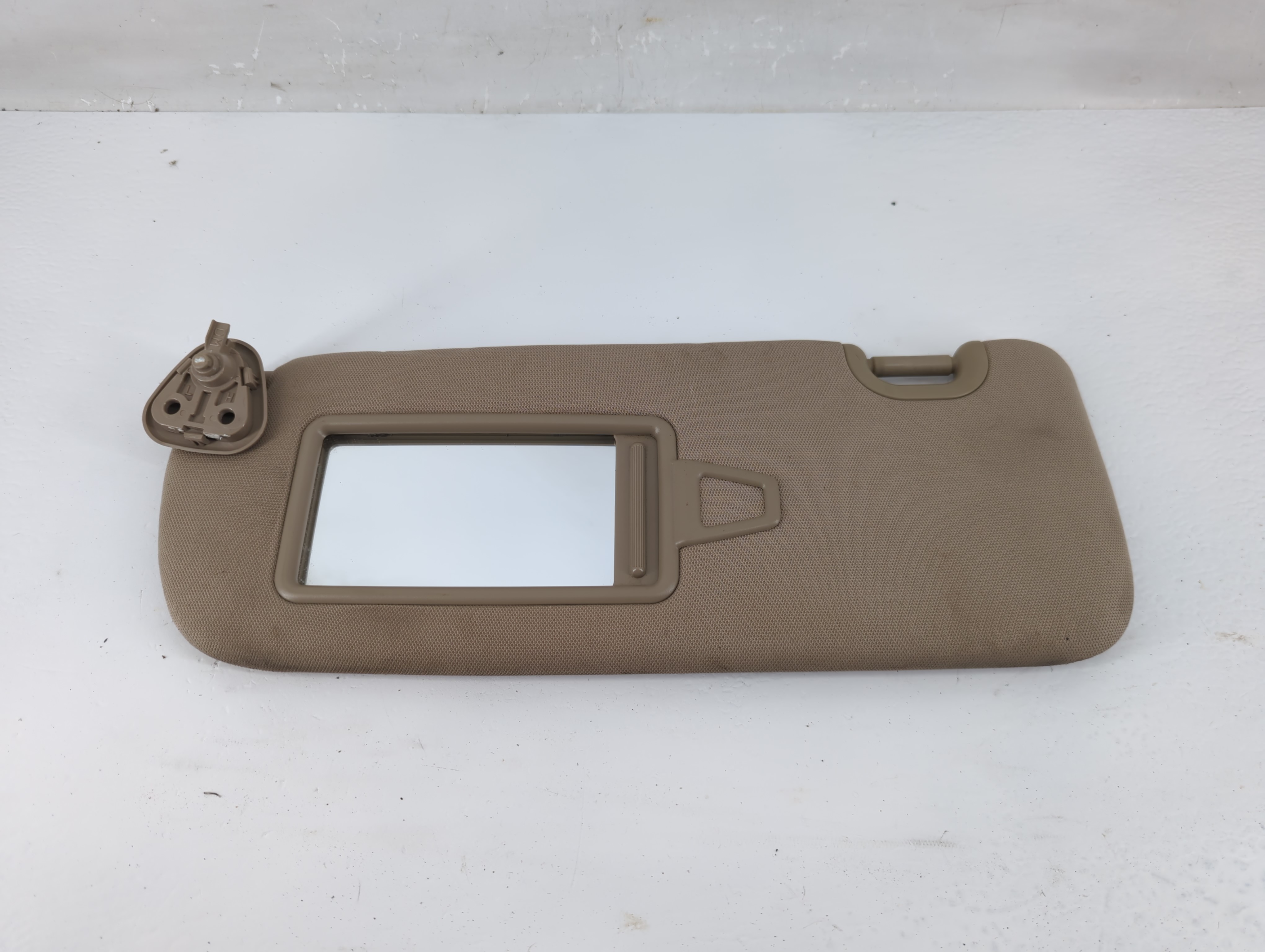 2013-2019 Hyundai Santa Fe Driver Sun Visor Mirror Left Sunvisor Beige 1219122 - Oemusedautoparts1.com