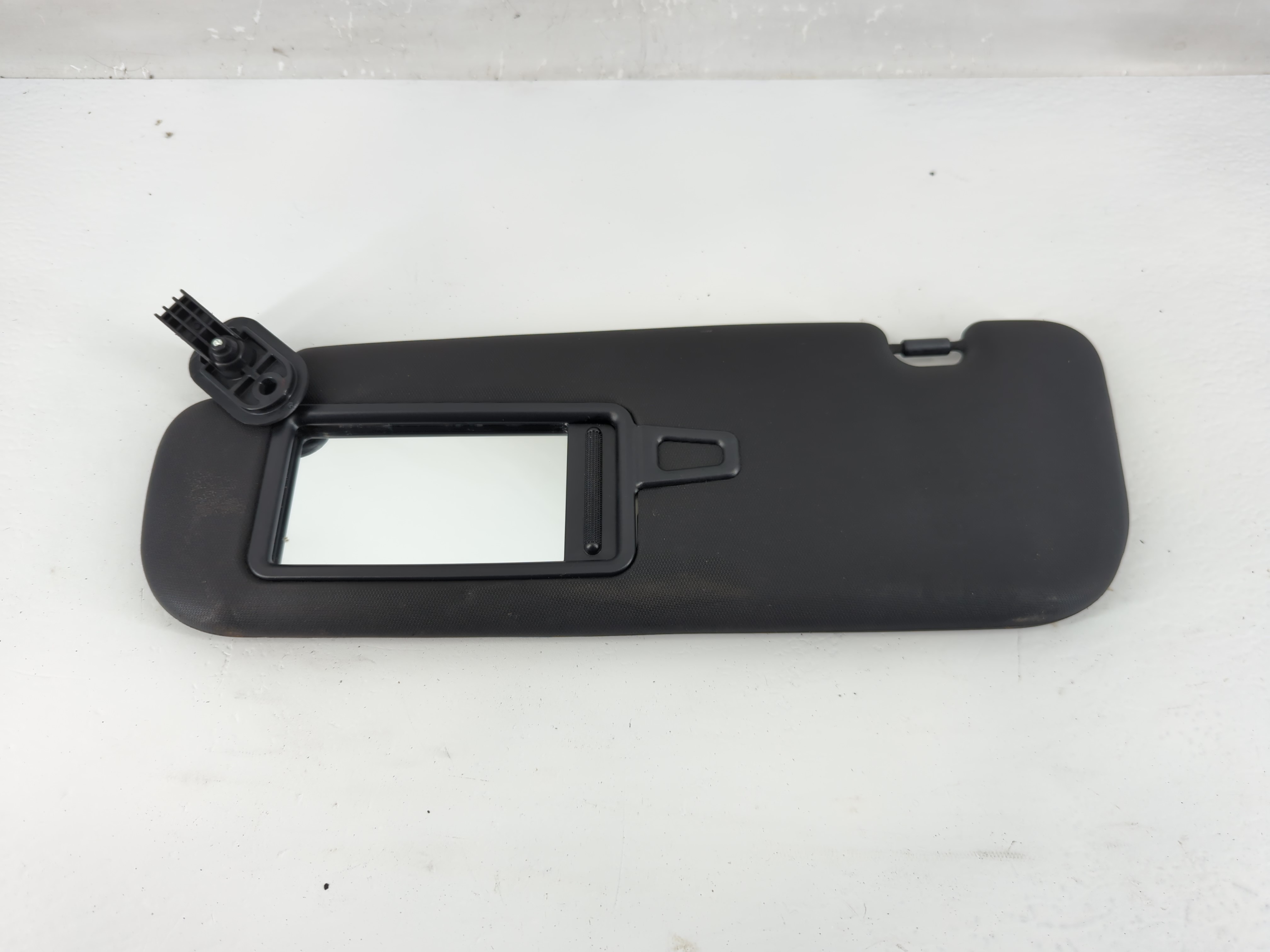 2016-2017 Hyundai Veloster Driver Sun Visor Mirror Left Sunvisor Black 1219129 - Oemusedautoparts1.com