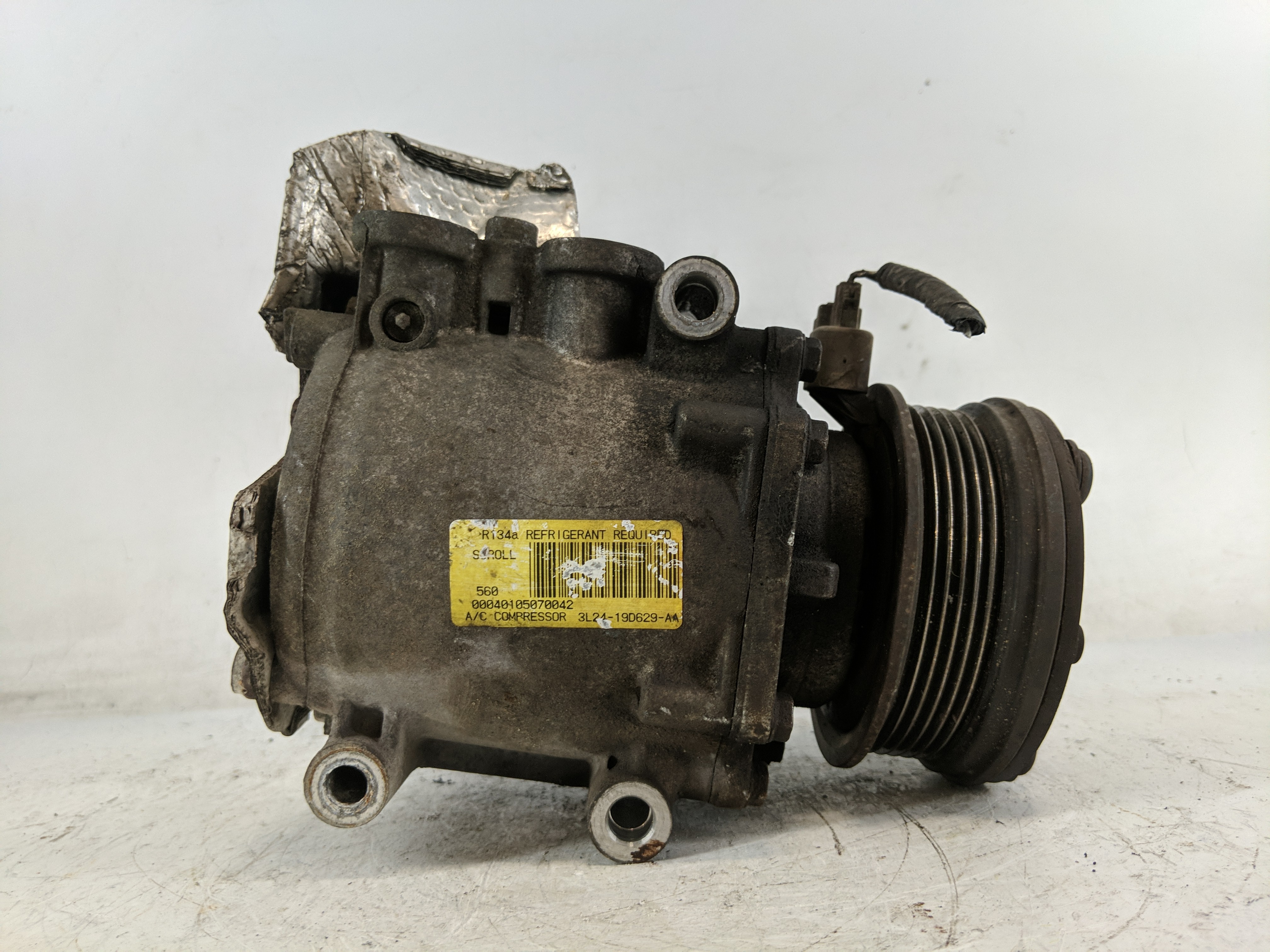 2004-2005 Ford Explorer Air Conditioning A/c Ac Compressor Oem 1219224 - Oemusedautoparts1.com
