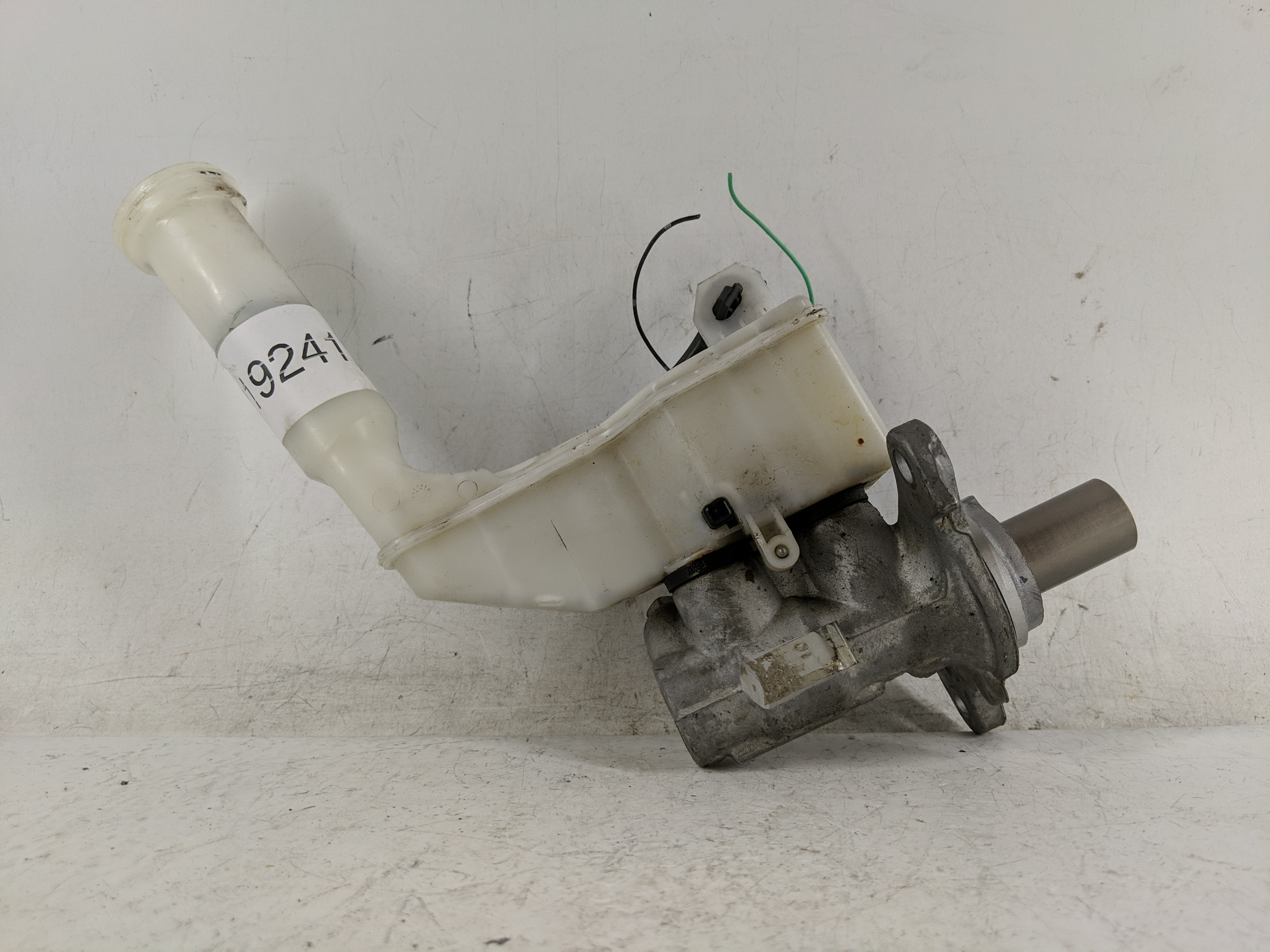 2014-2020 Nissan Rogue Brake Master Cylinder 1219241 - Oemusedautoparts1.com
