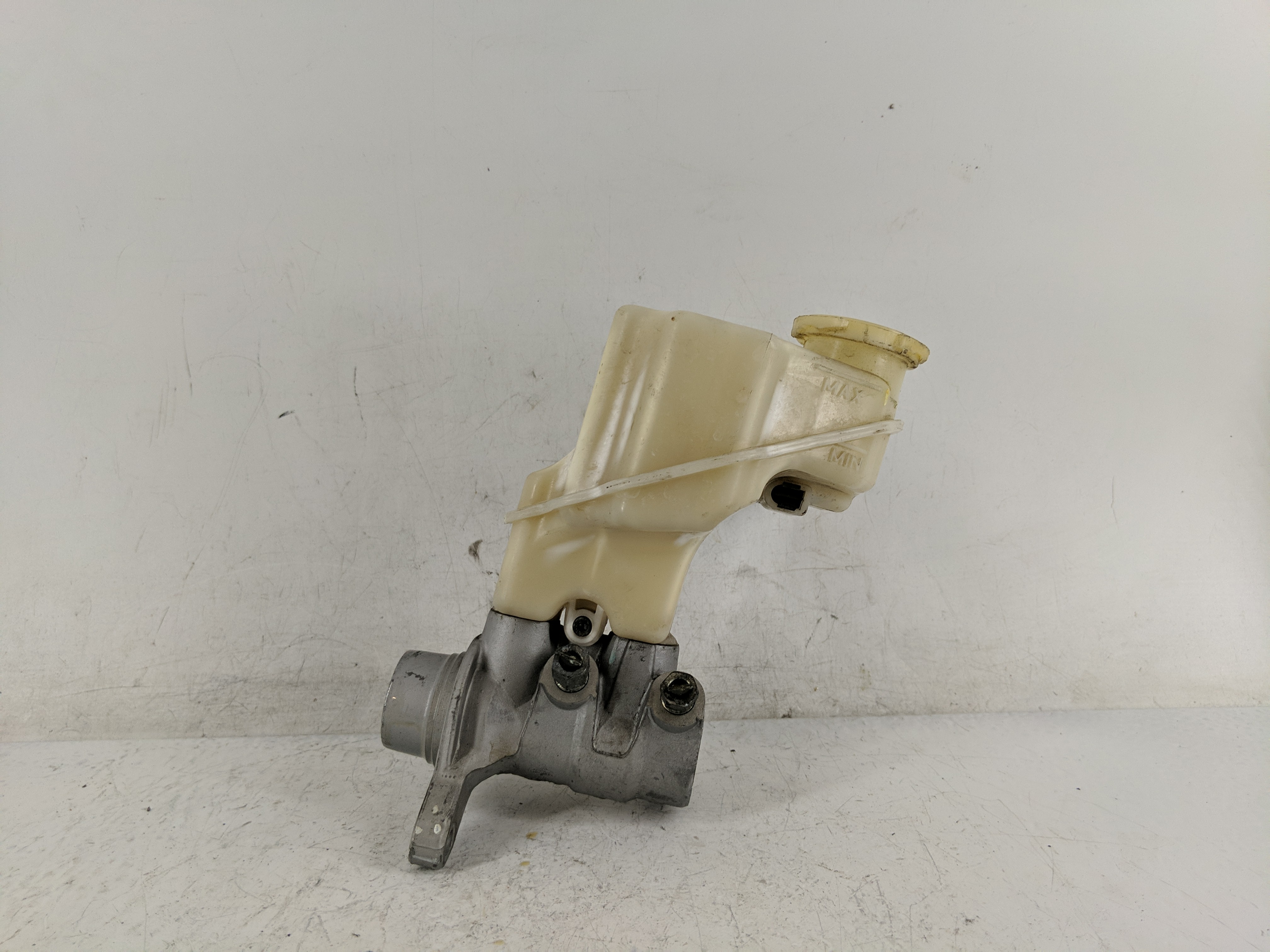 2013-2018 Nissan Altima Brake Master Cylinder 1219242 - Oemusedautoparts1.com