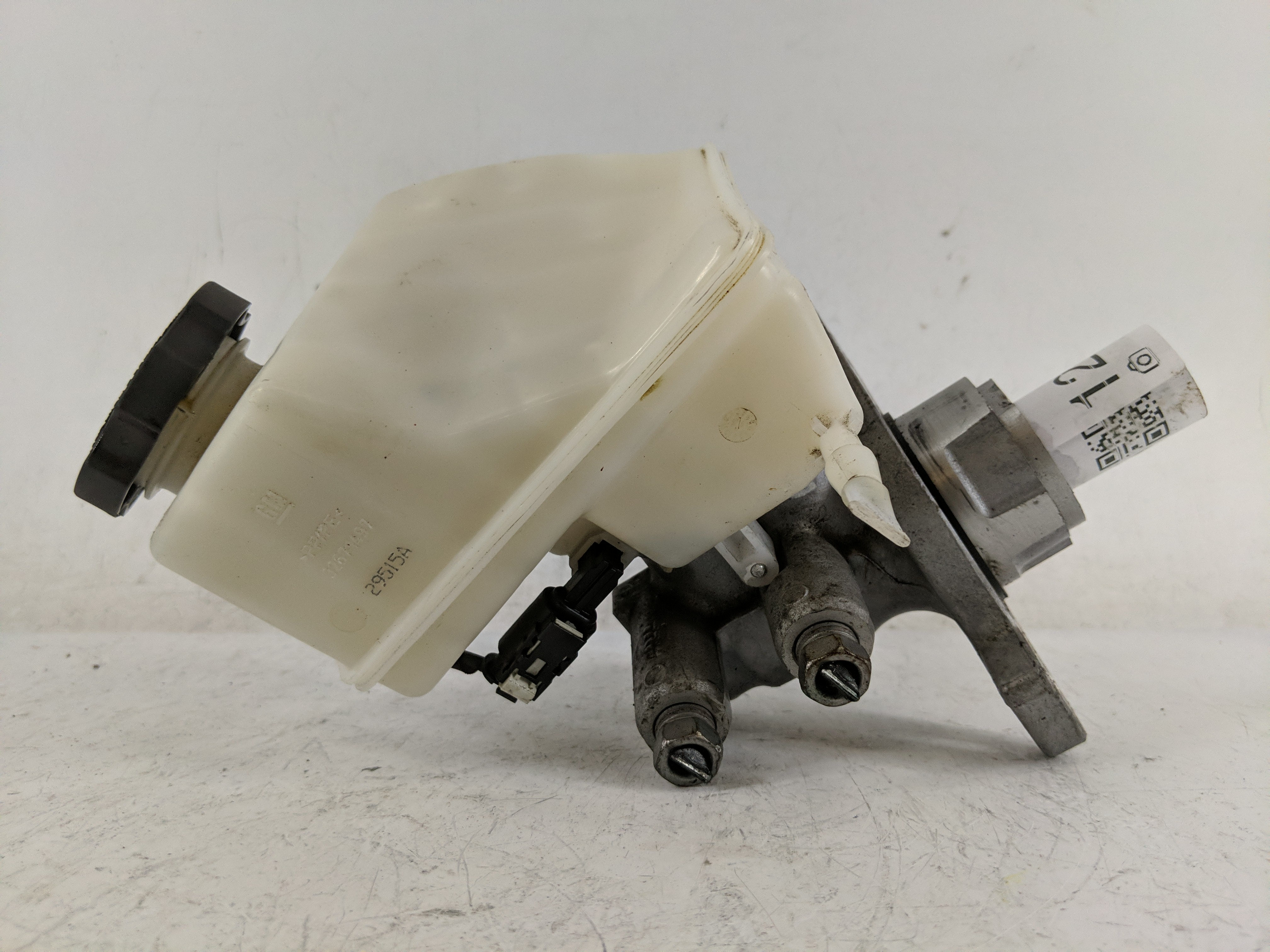 2016-2020 Chevrolet Camaro Brake Master Cylinder 1219246 - Oemusedautoparts1.com