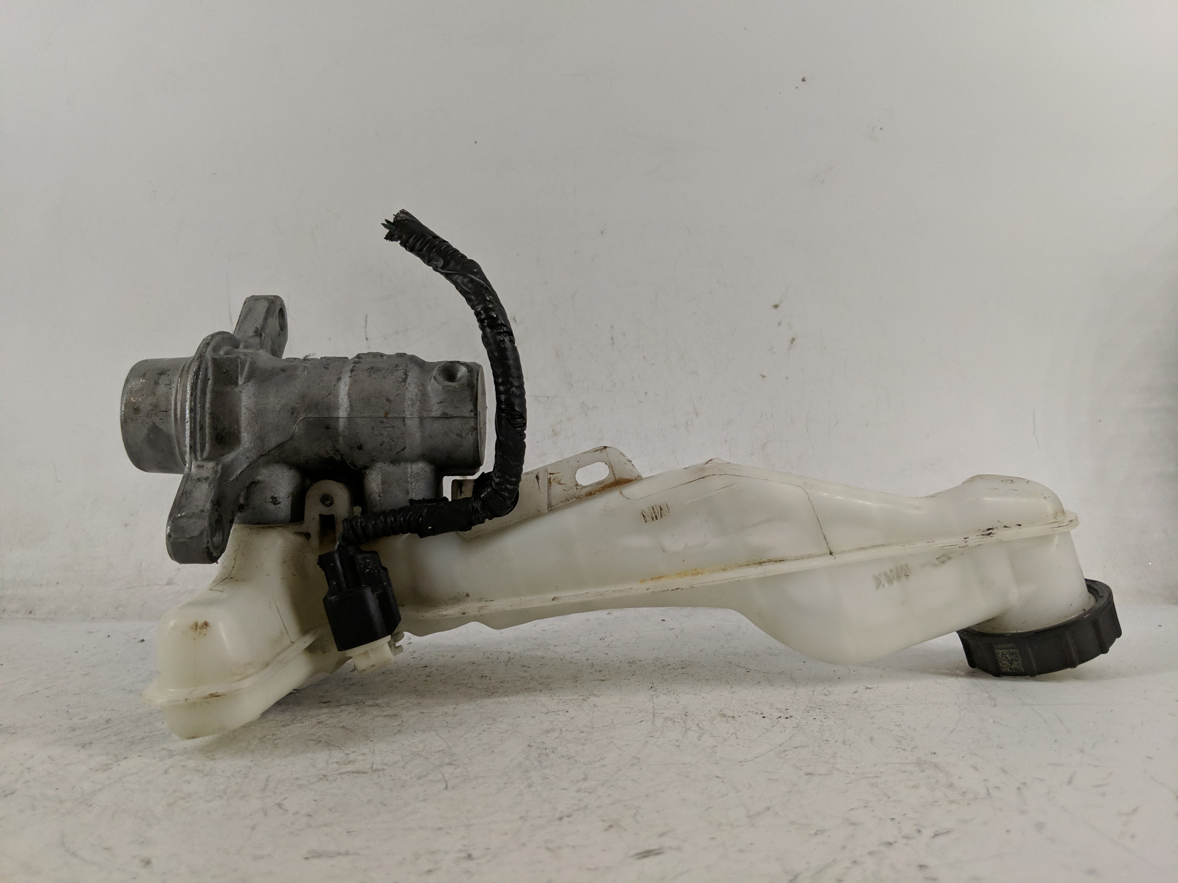 2015-2020 Ford Edge Brake Master Cylinder 1219247 - Oemusedautoparts1.com