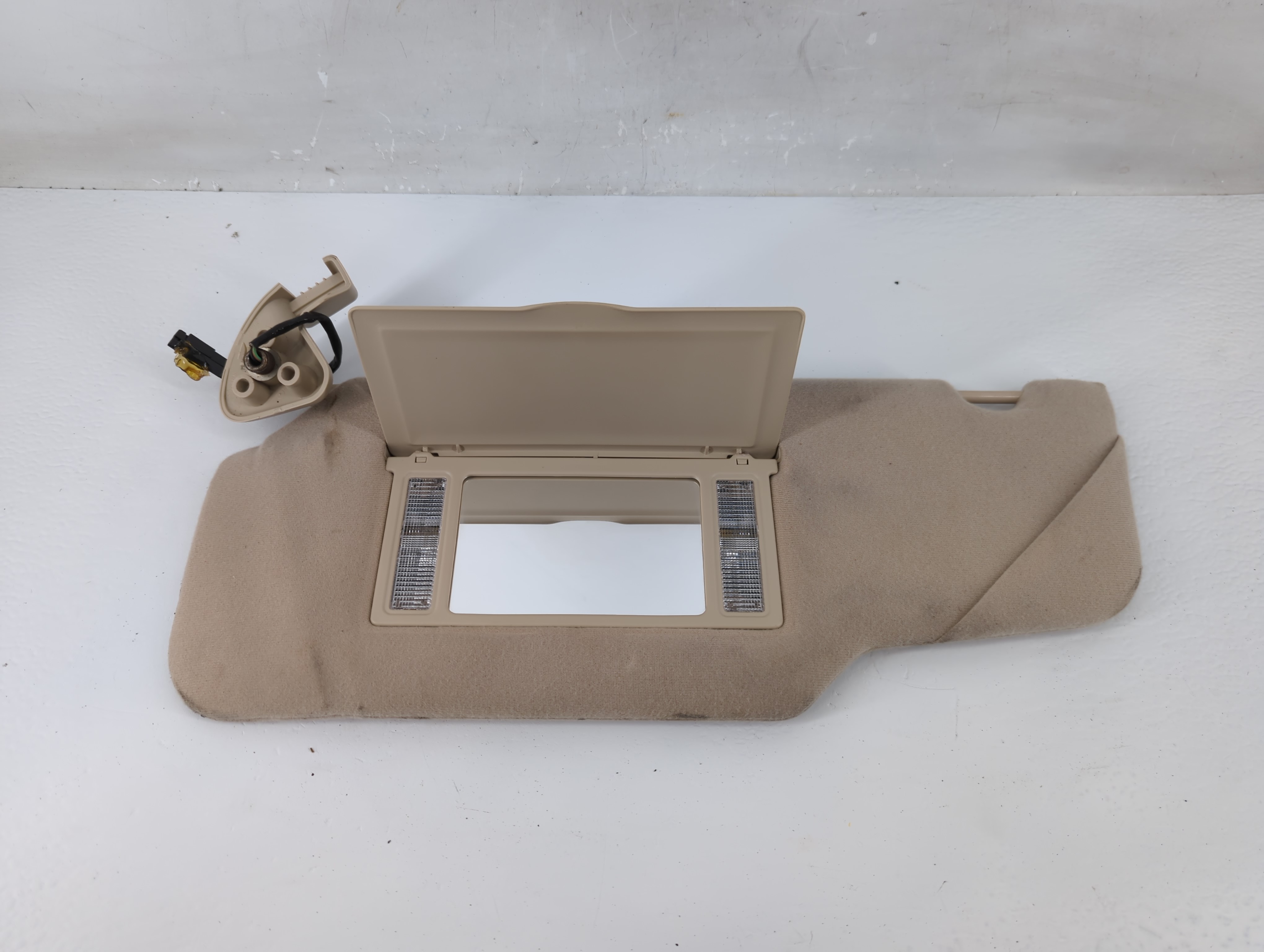 Picture of Pontiac Grand Am Driver Sun Visor Mirror Left Sunvisor Beige 1219278