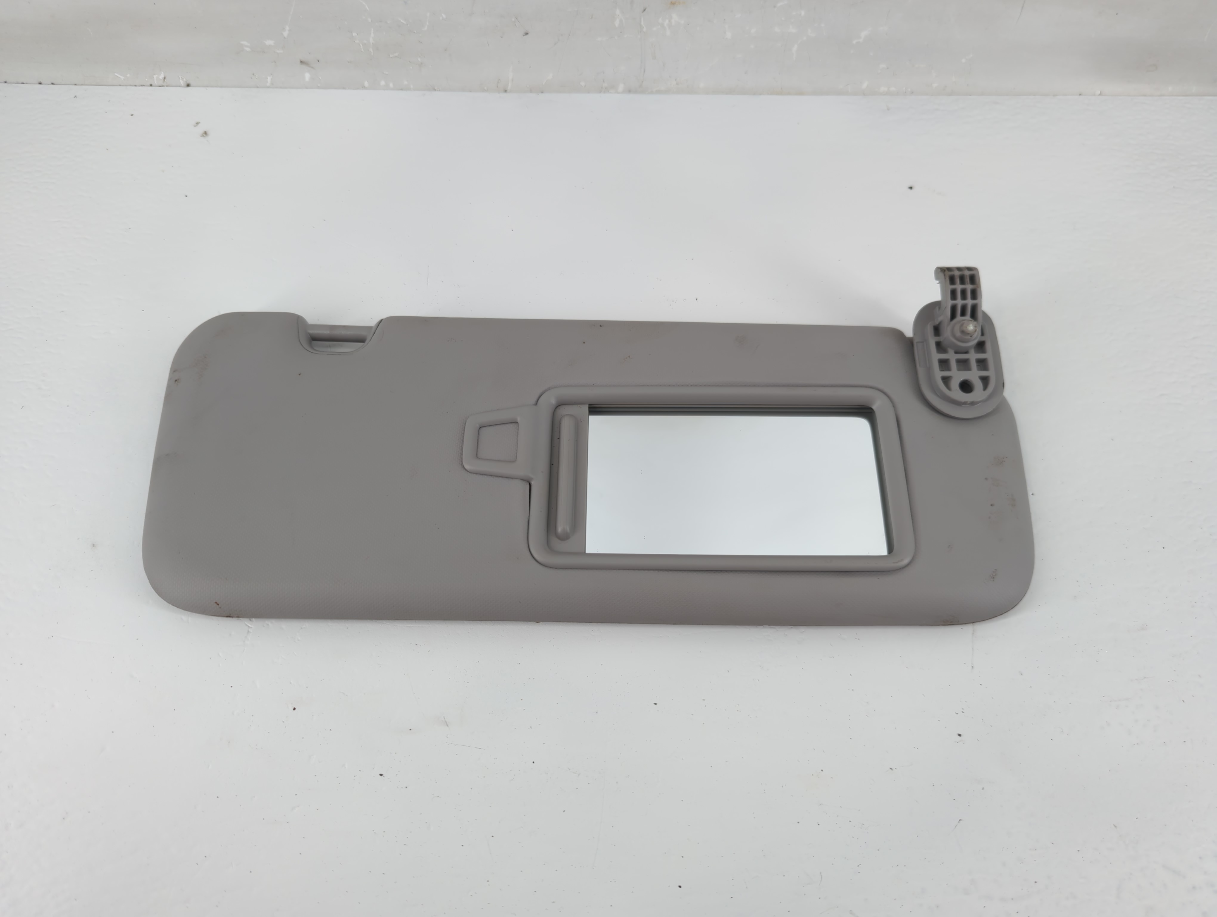 2017-2020 Hyundai Elantra Passenger Sun Visor Mirror Right Sunvisor Gray 1219281 - Oemusedautoparts1.com