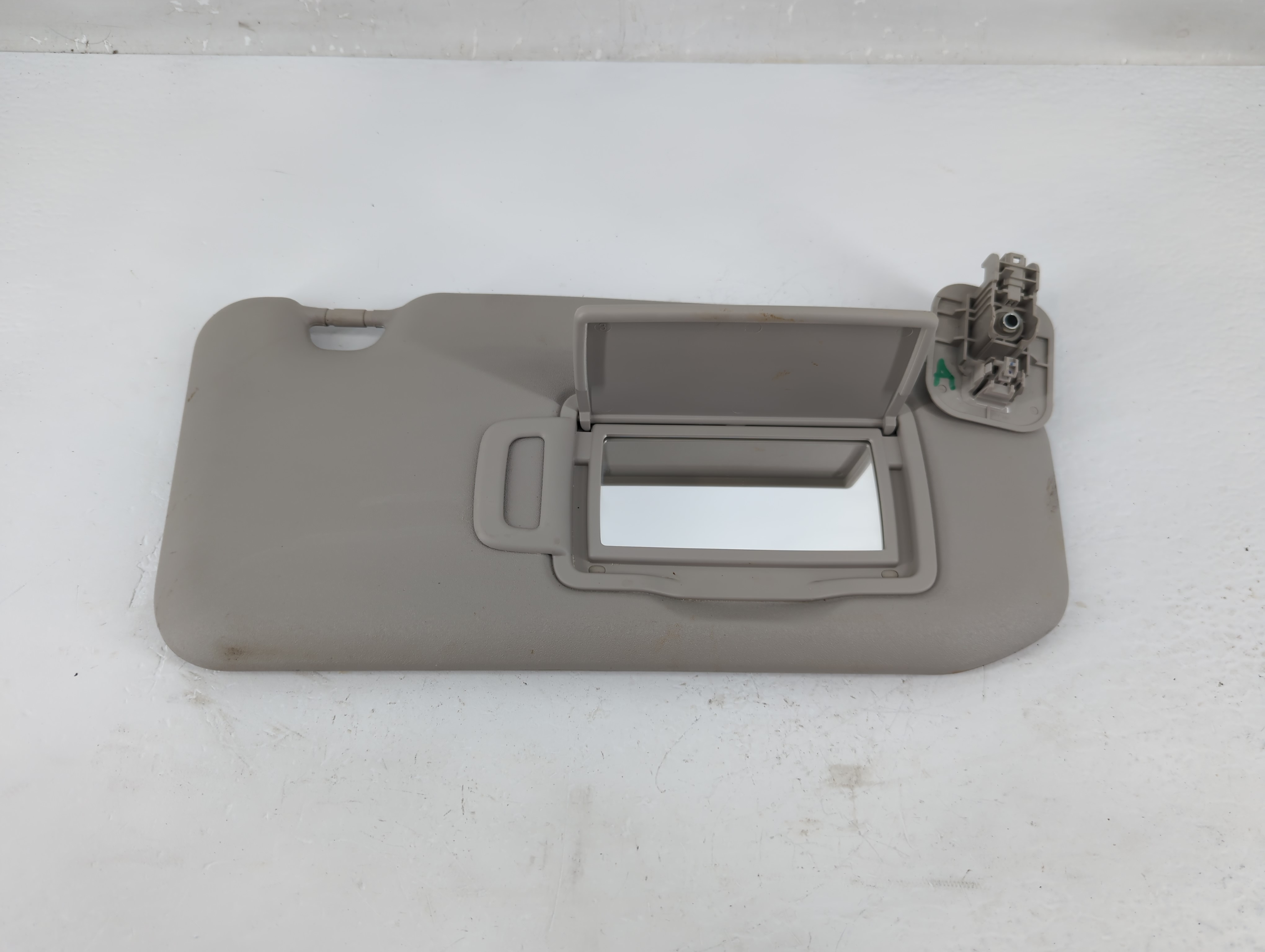 2020-2022 Nissan Sentra Passenger Sun Visor Mirror Right Sunvisor Grey 1219322 - Oemusedautoparts1.com